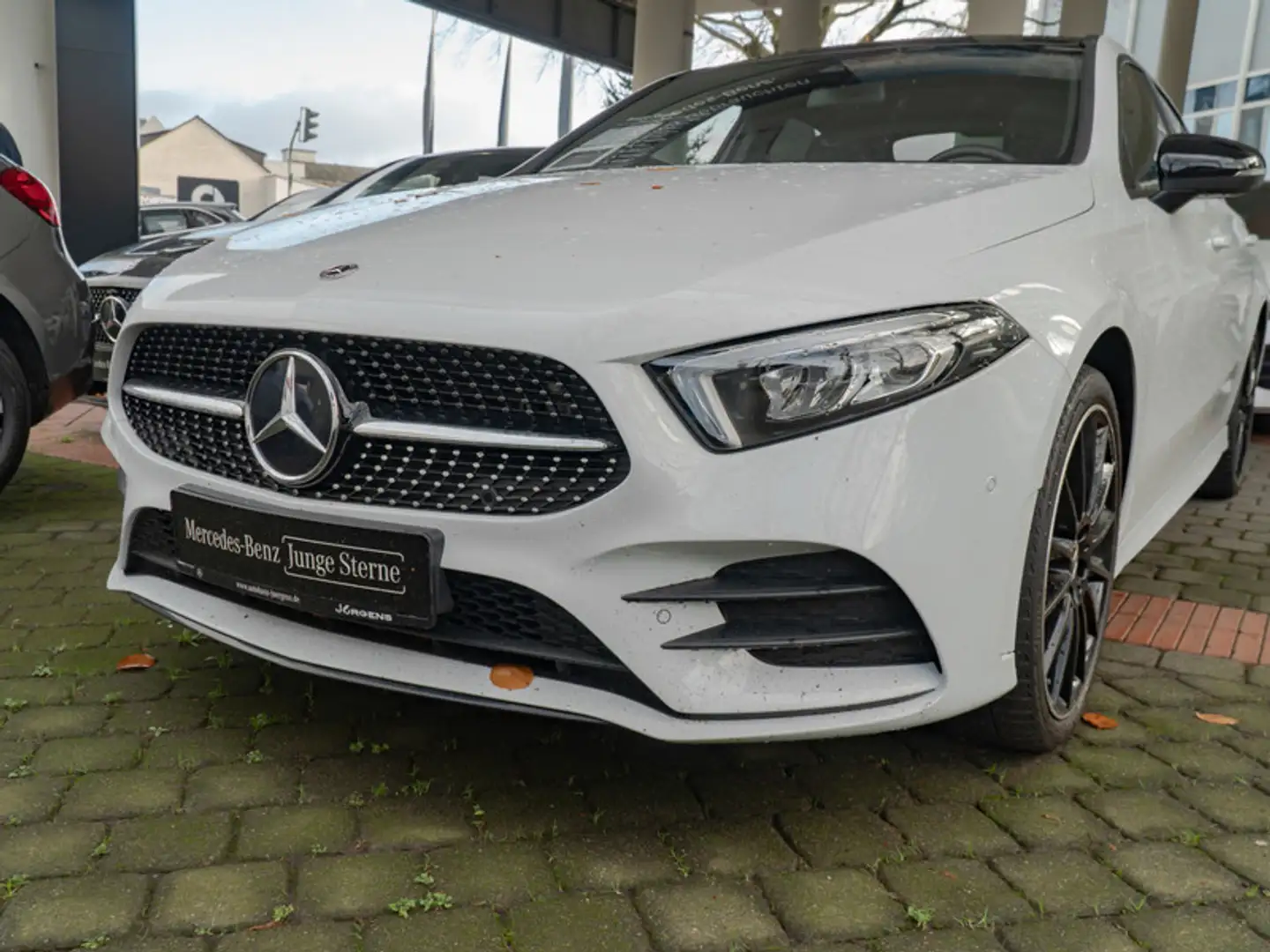 Mercedes-Benz A 250 e Limo AMG-Sport/Cam/Pano/Night/Sound/19' Weiß - 2