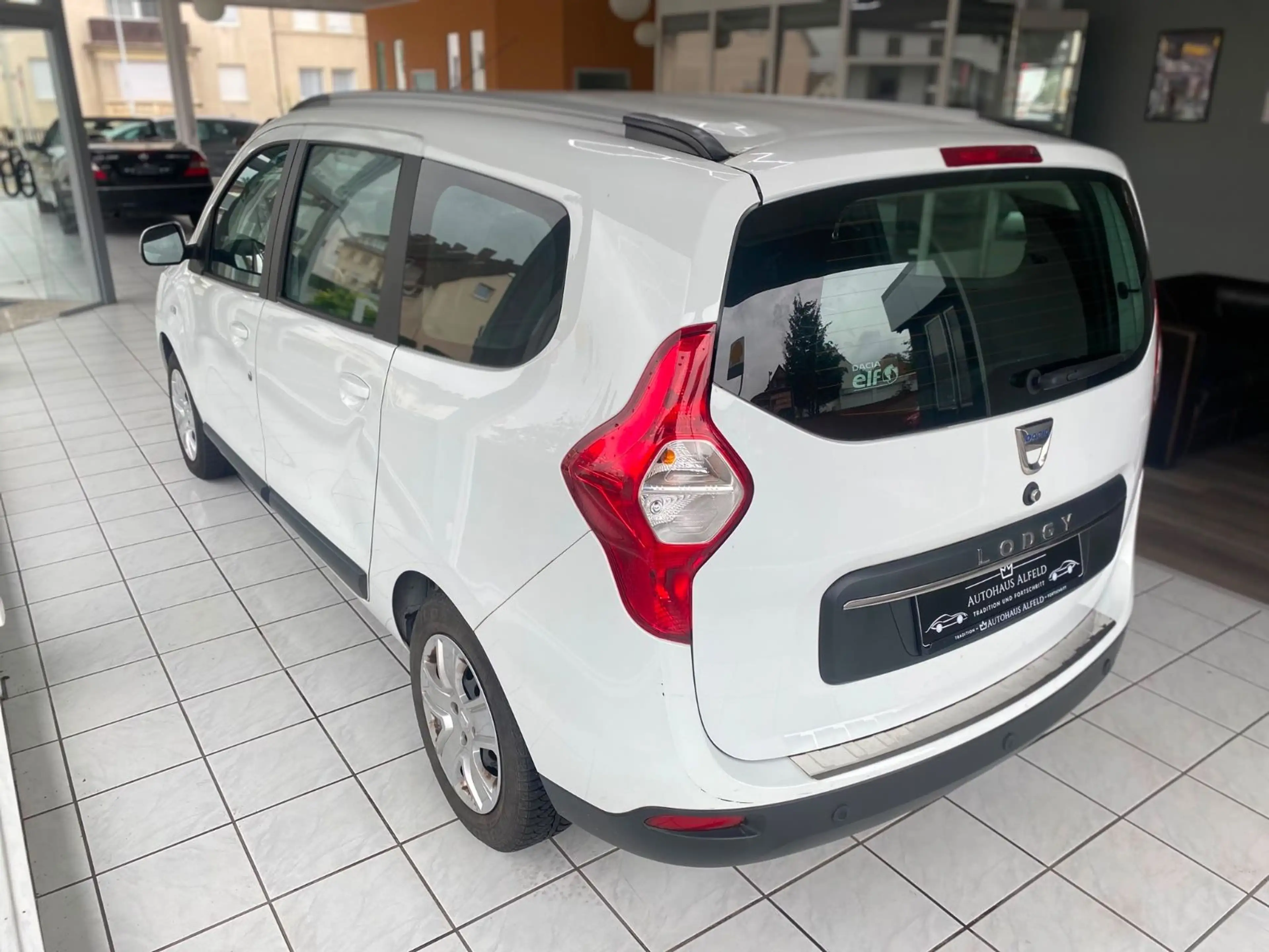 Dacia Lodgy Comfort 1.6 KLIMA NAVI TEMPOMAT — photo 4