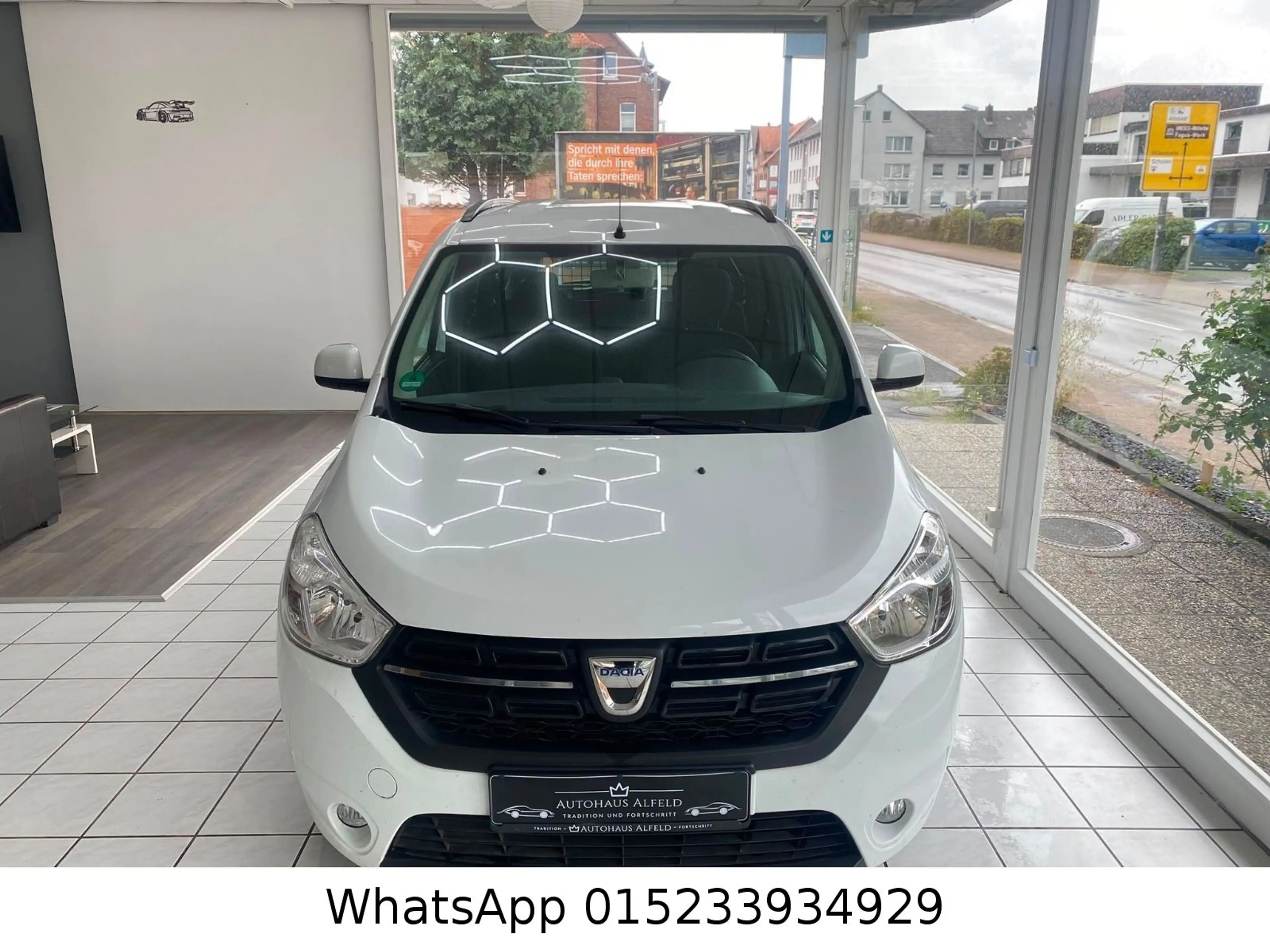 Dacia Lodgy Comfort 1.6 KLIMA NAVI TEMPOMAT — photo 2