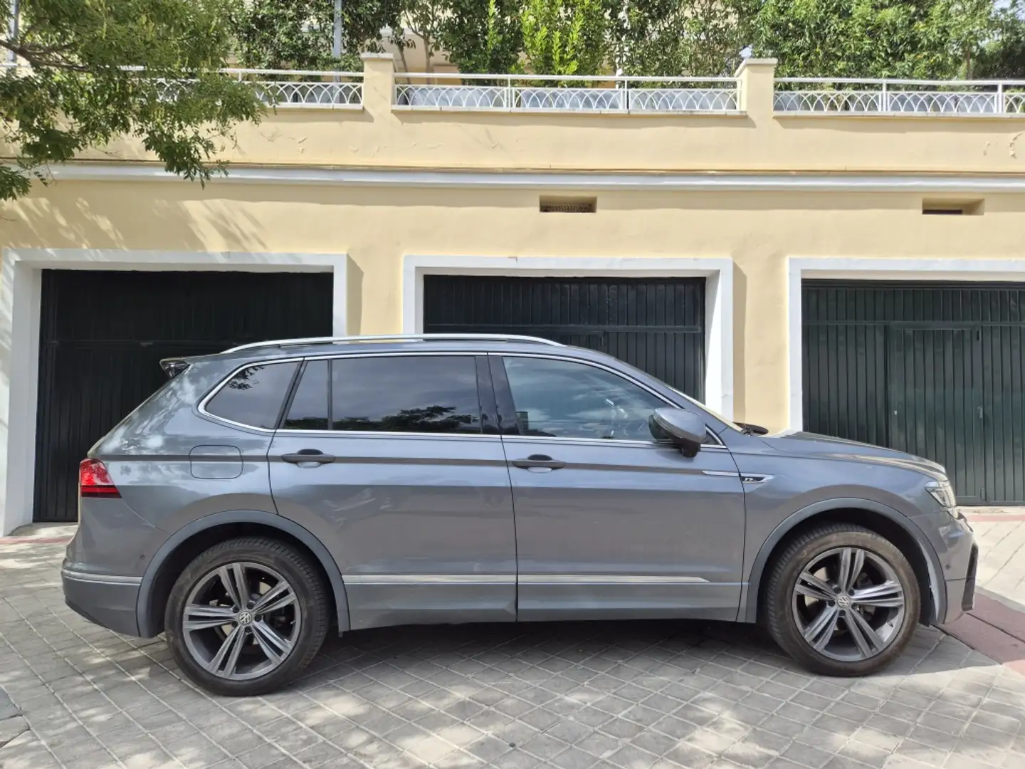 Volkswagen Tiguan 2.0TDI Advance 4Motion DSG 110kW Gris - 2