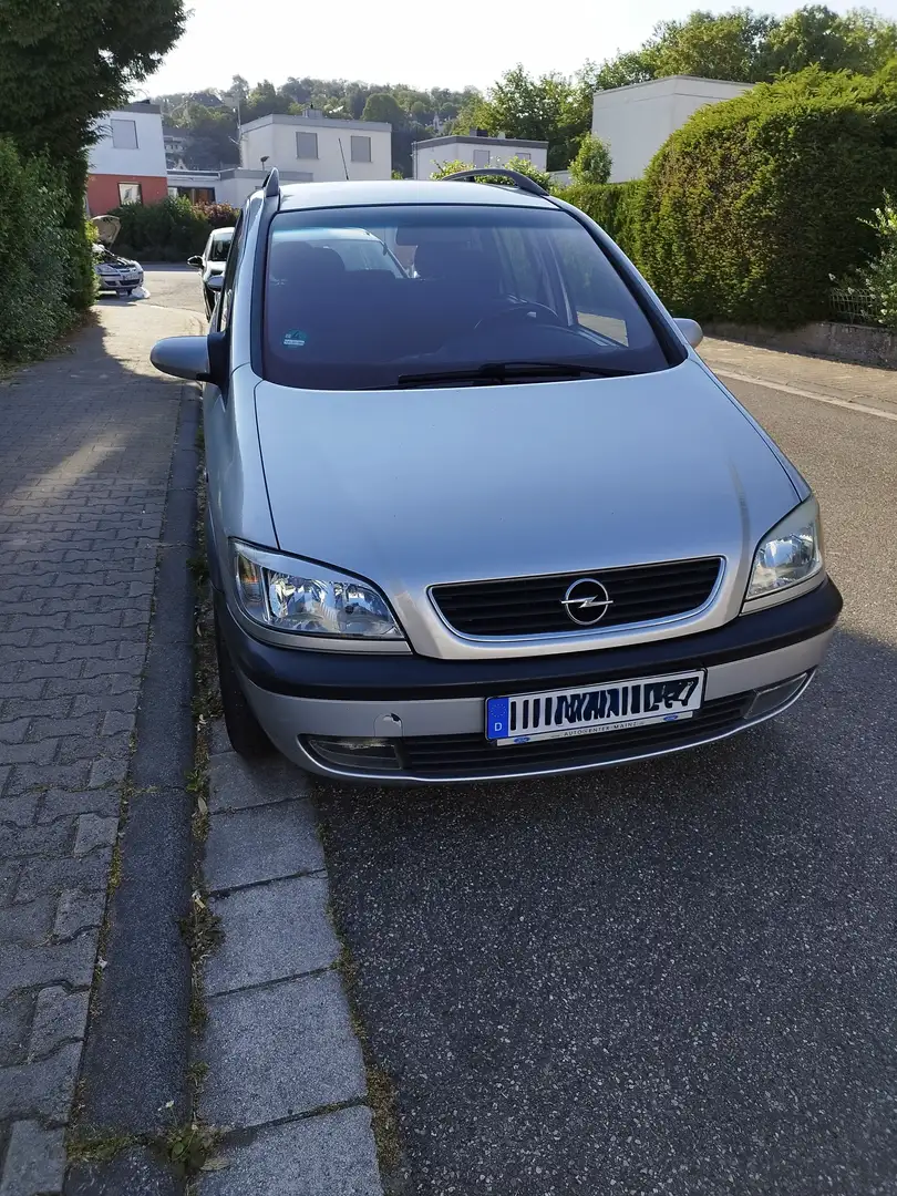 Opel Zafira 1.8 16V Edition 2000 - 1