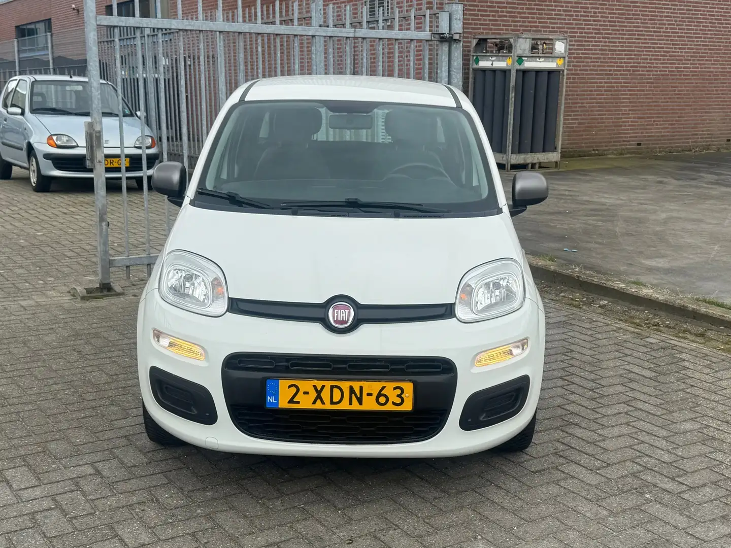Fiat Panda 0.9 TwinAir Young! NL AUTO NAP! Airco l Trekhaak l Wit - 2