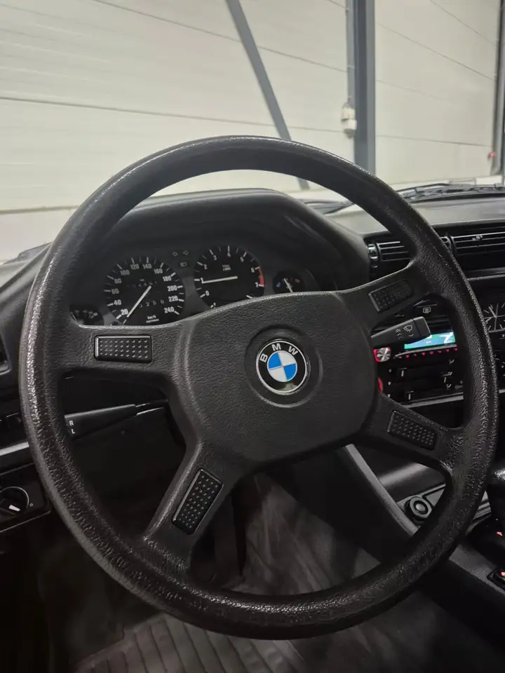 BMW 318i, foto 11