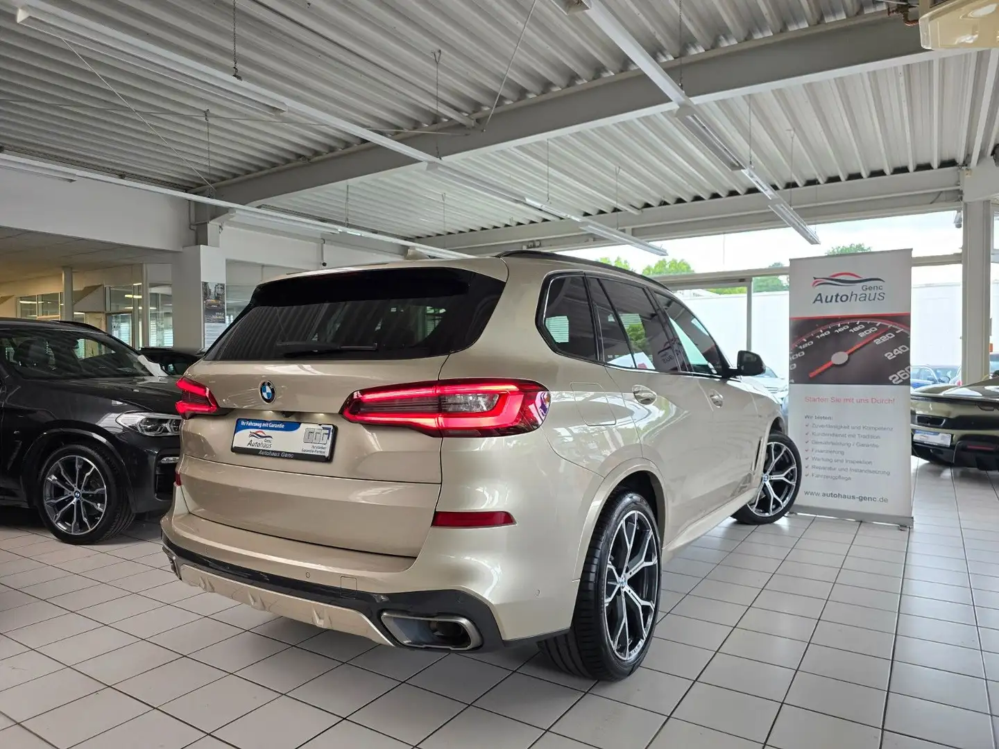 BMW X5 M d Kamera HUD "Sonderlackierung" Softclose Gold - 2