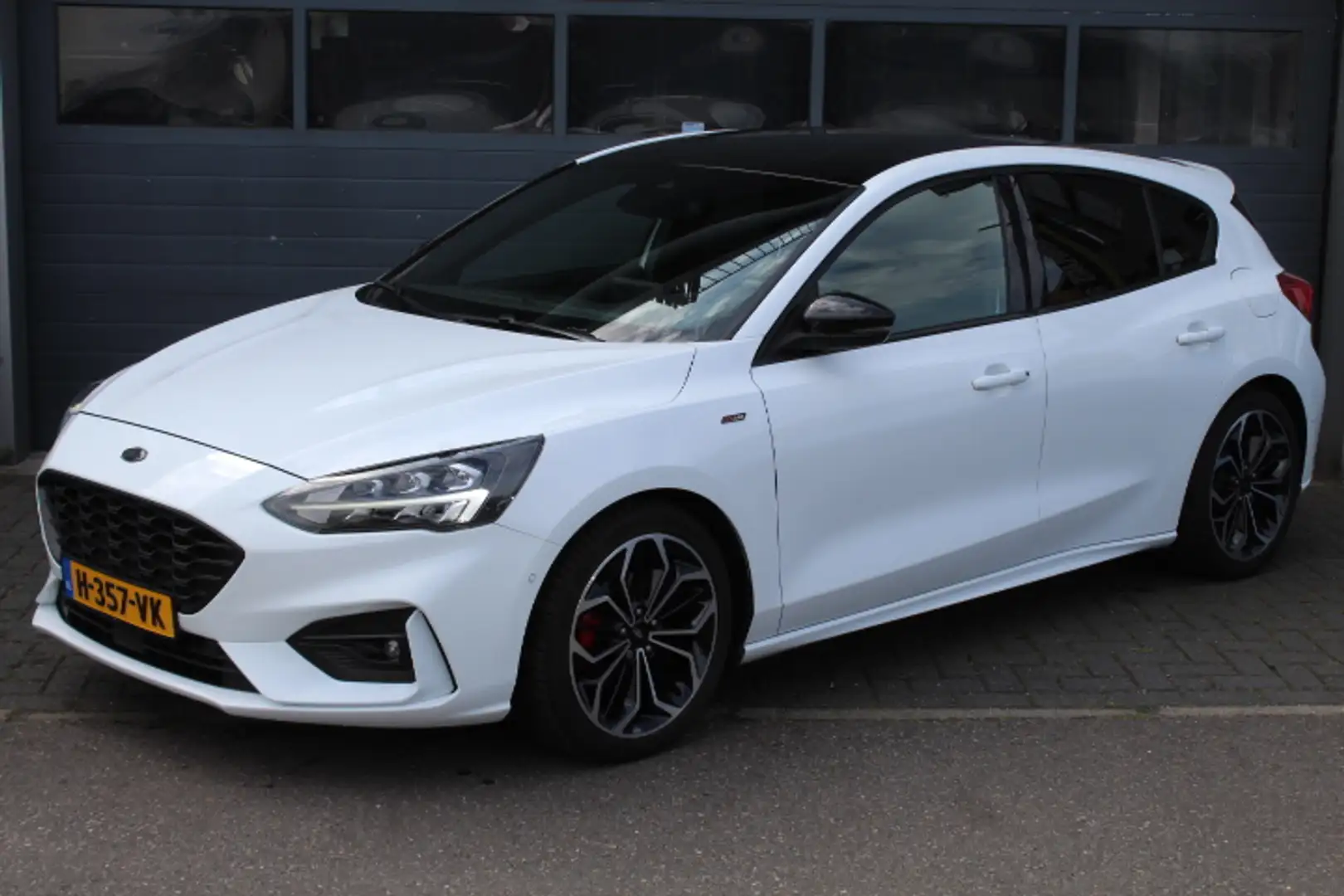 Ford Focus 1.0 126 PK ST Line Adaptive Cruise, Climate, Bluet Wit - 1