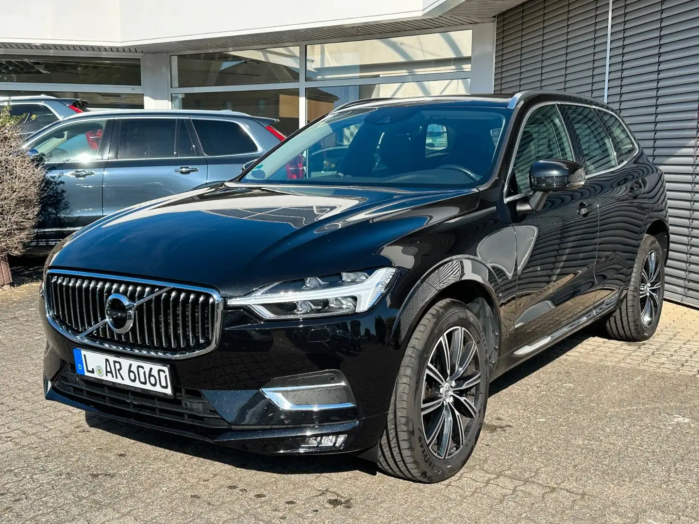 Volvo XC60 Inscription Diesel AWD*Leder*Navi*LED Schwarz - 2