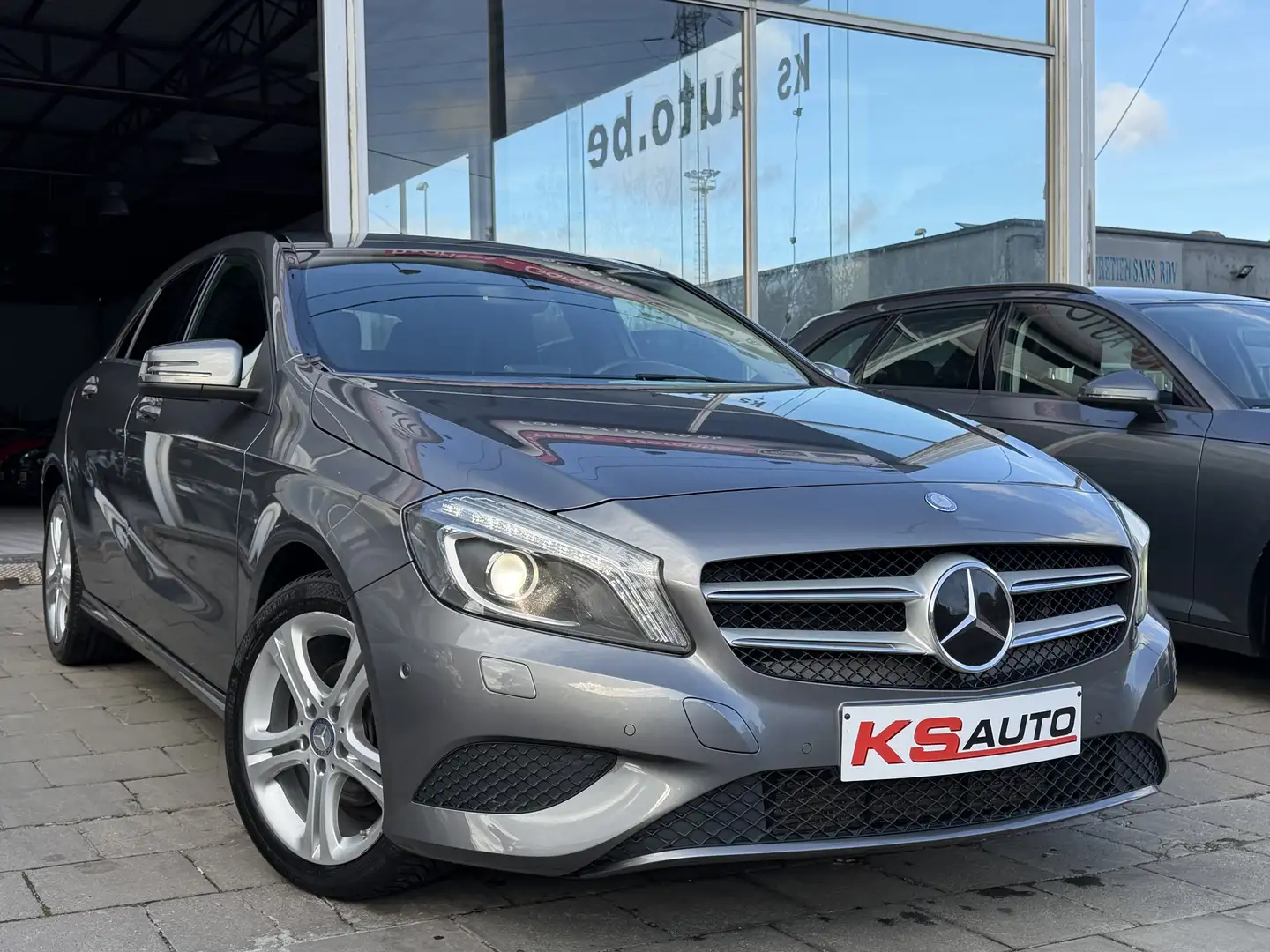 Mercedes-Benz A 180 /209.947KM/XENON/NAVI/CUIR/BOITE AUTO/EURO 5b Gris - 2
