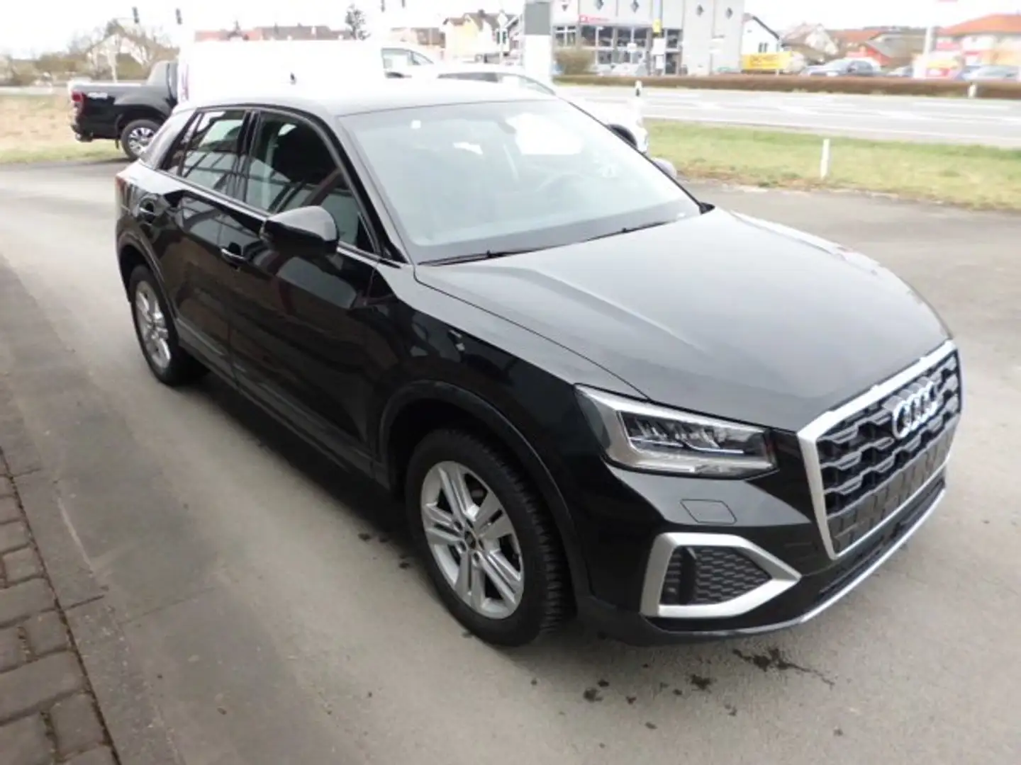Audi Q2 30 TFSI advanced Schwarz - 1