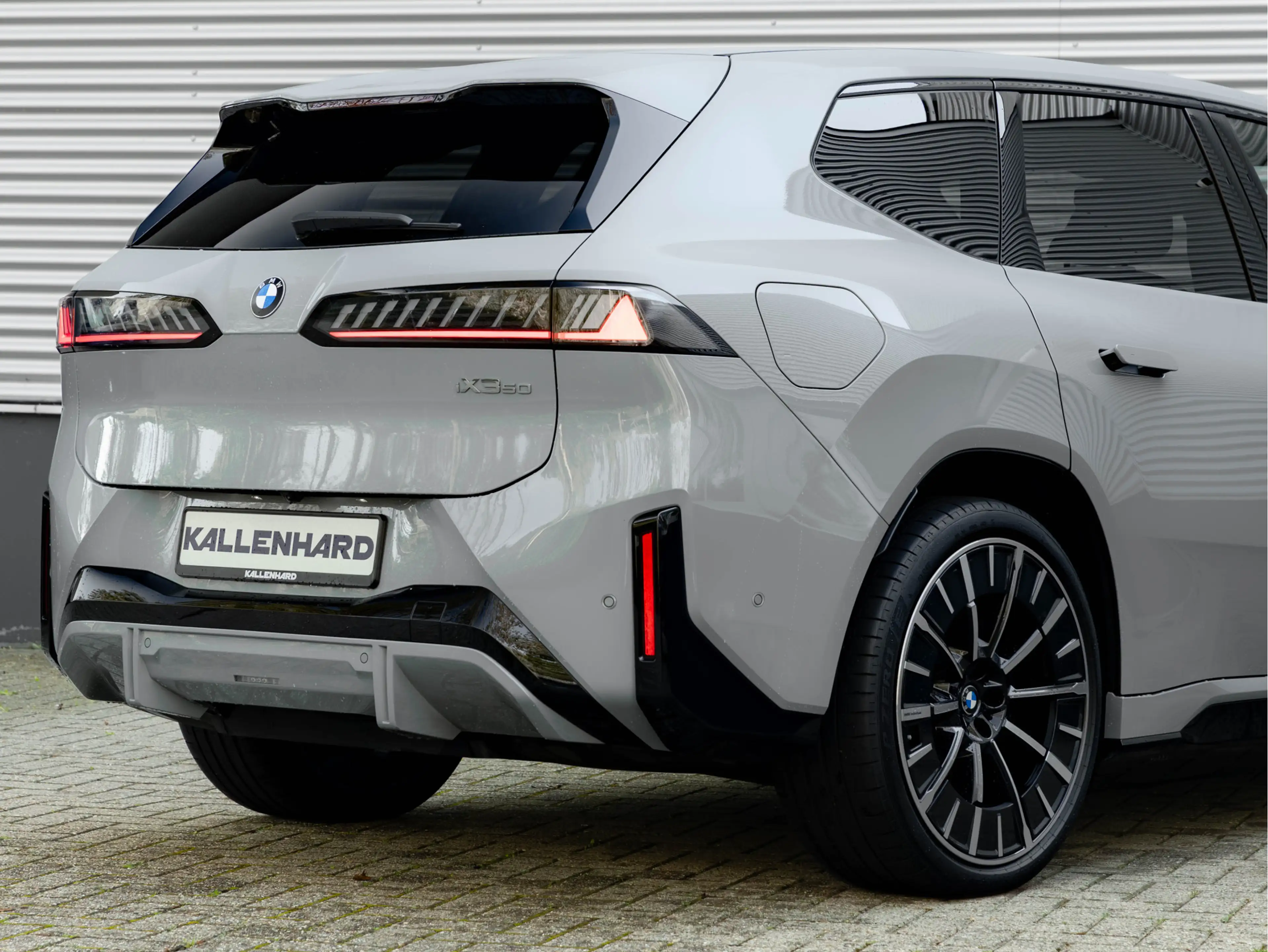 BMW iX3 50 xDrive - M-Sport - Pano - Highway Assistant - I — photo 12