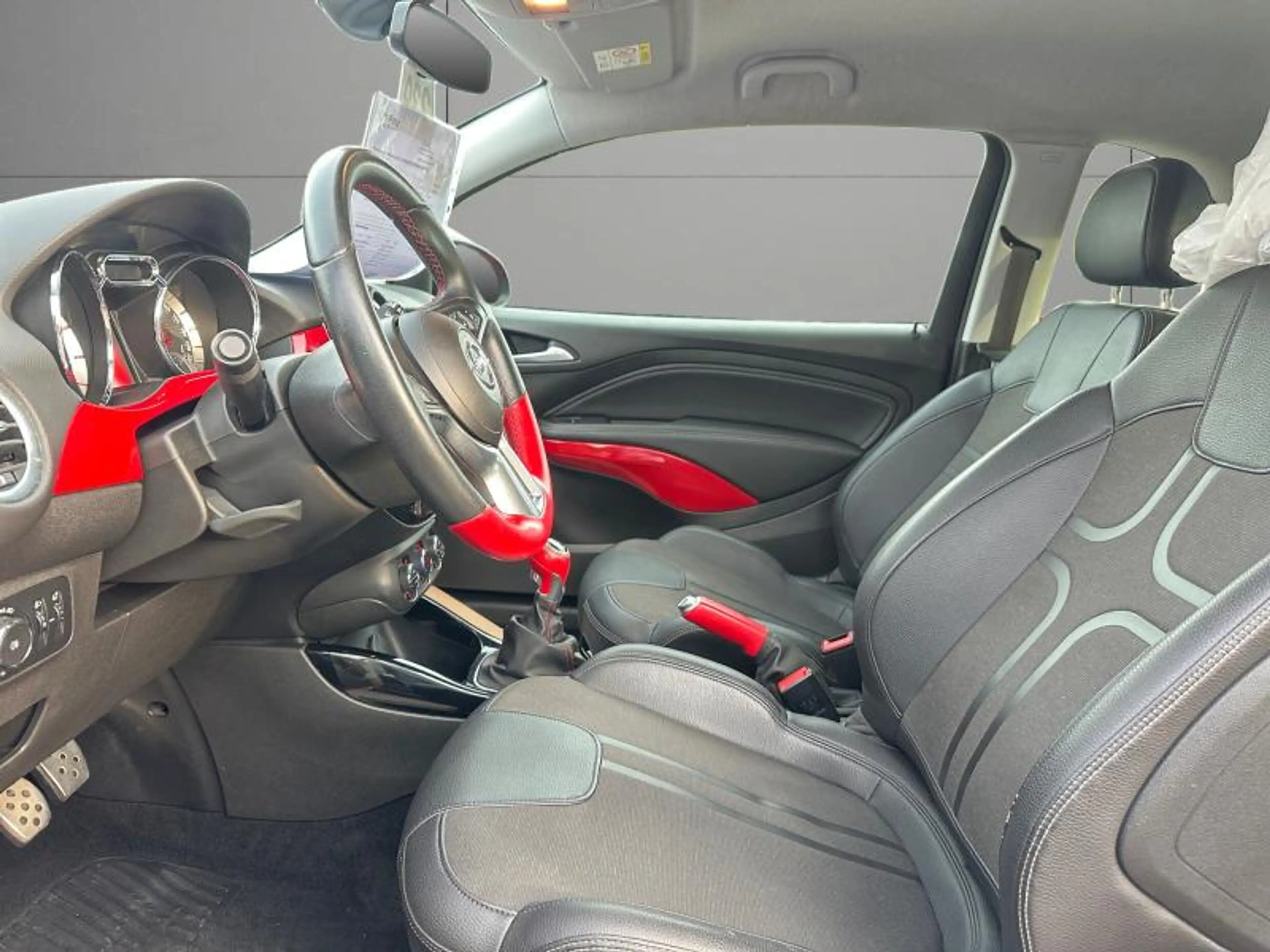 Opel Adam 1.0 90cv rouge 04/16 Airco Capteurs Bluetooth — photo 9
