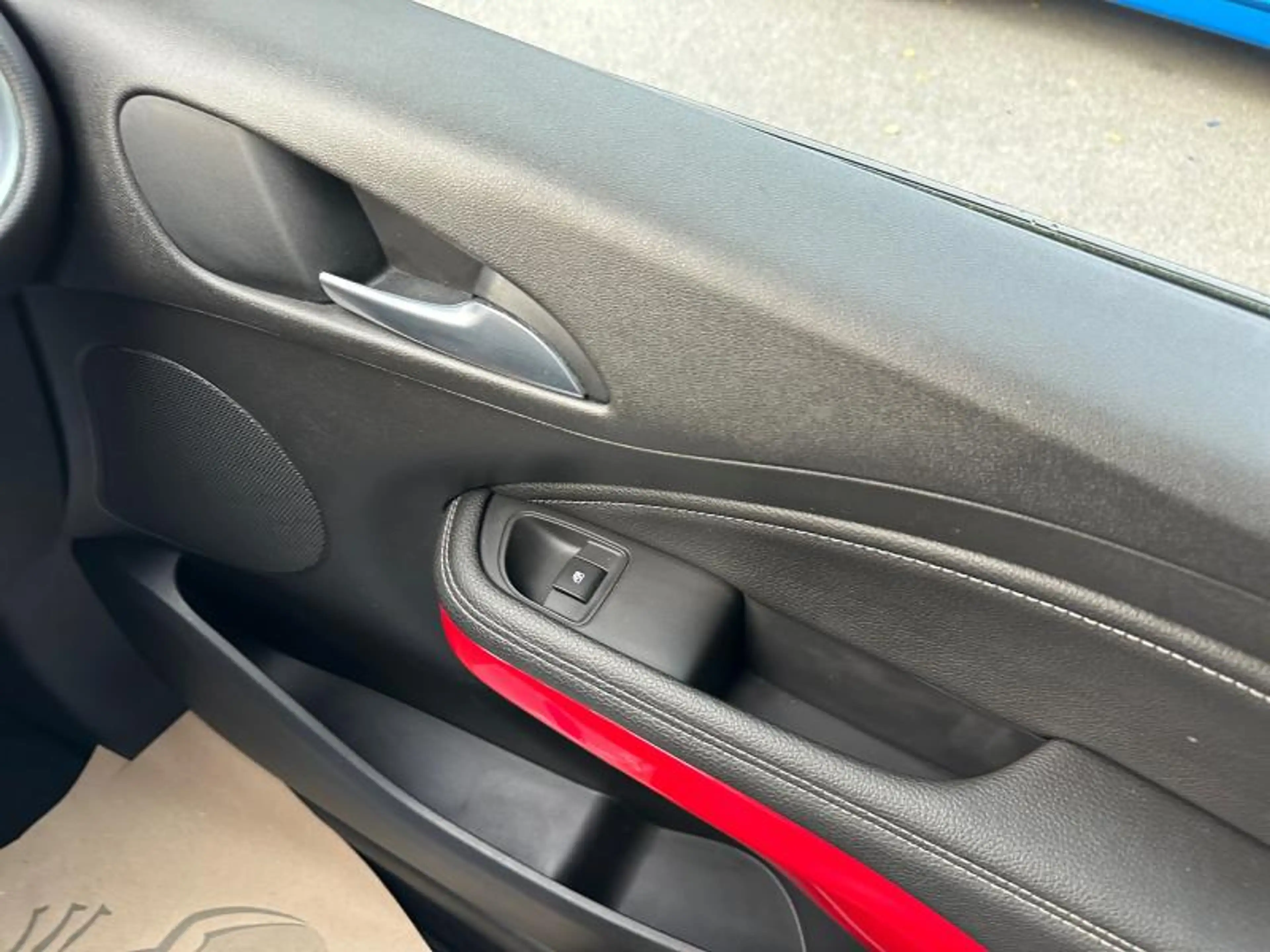 Opel Adam 1.0 90cv rouge 04/16 Airco Capteurs Bluetooth — photo 10