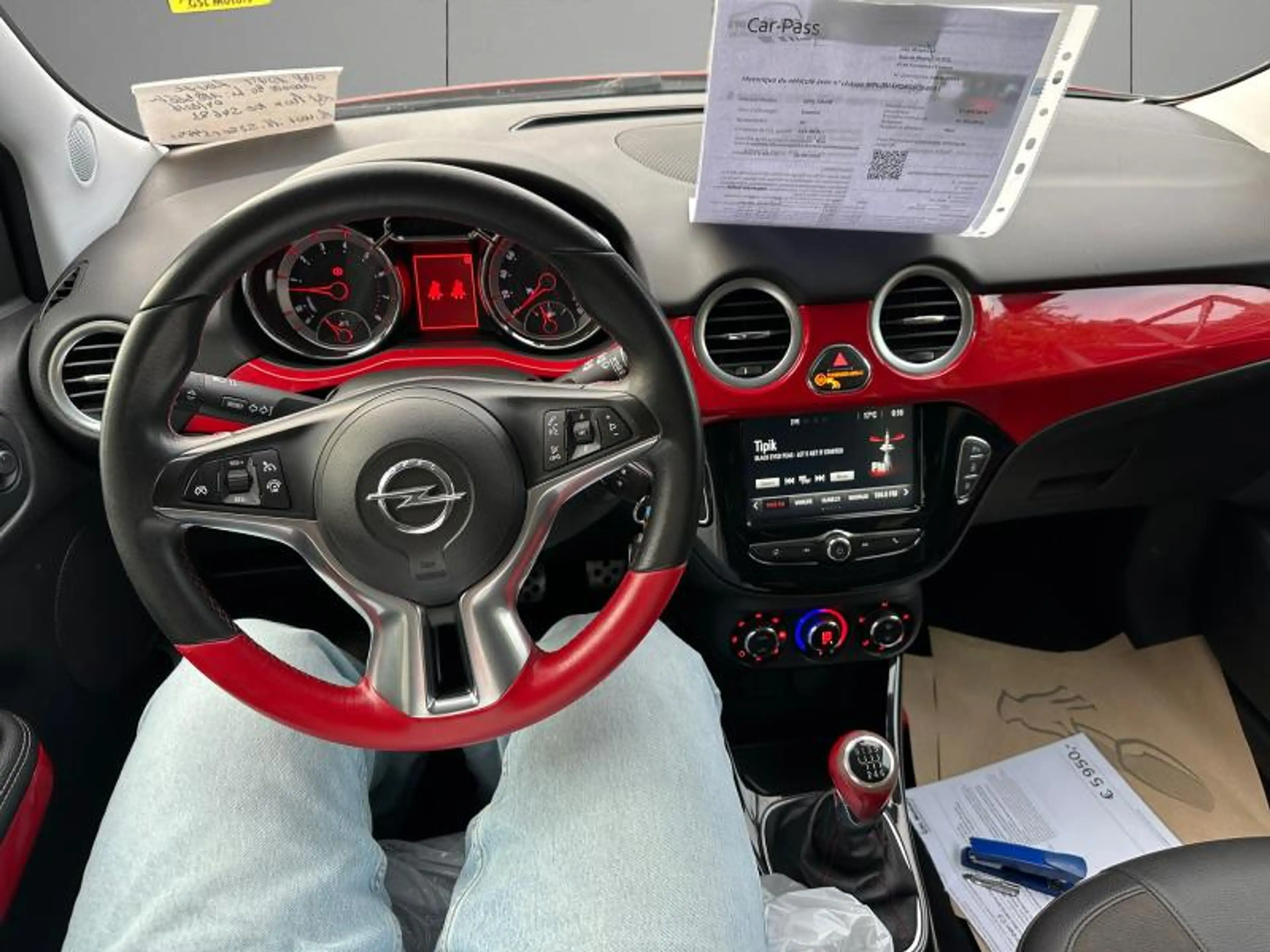 Opel Adam 1.0 90cv rouge 04/16 Airco Capteurs Bluetooth — photo 12