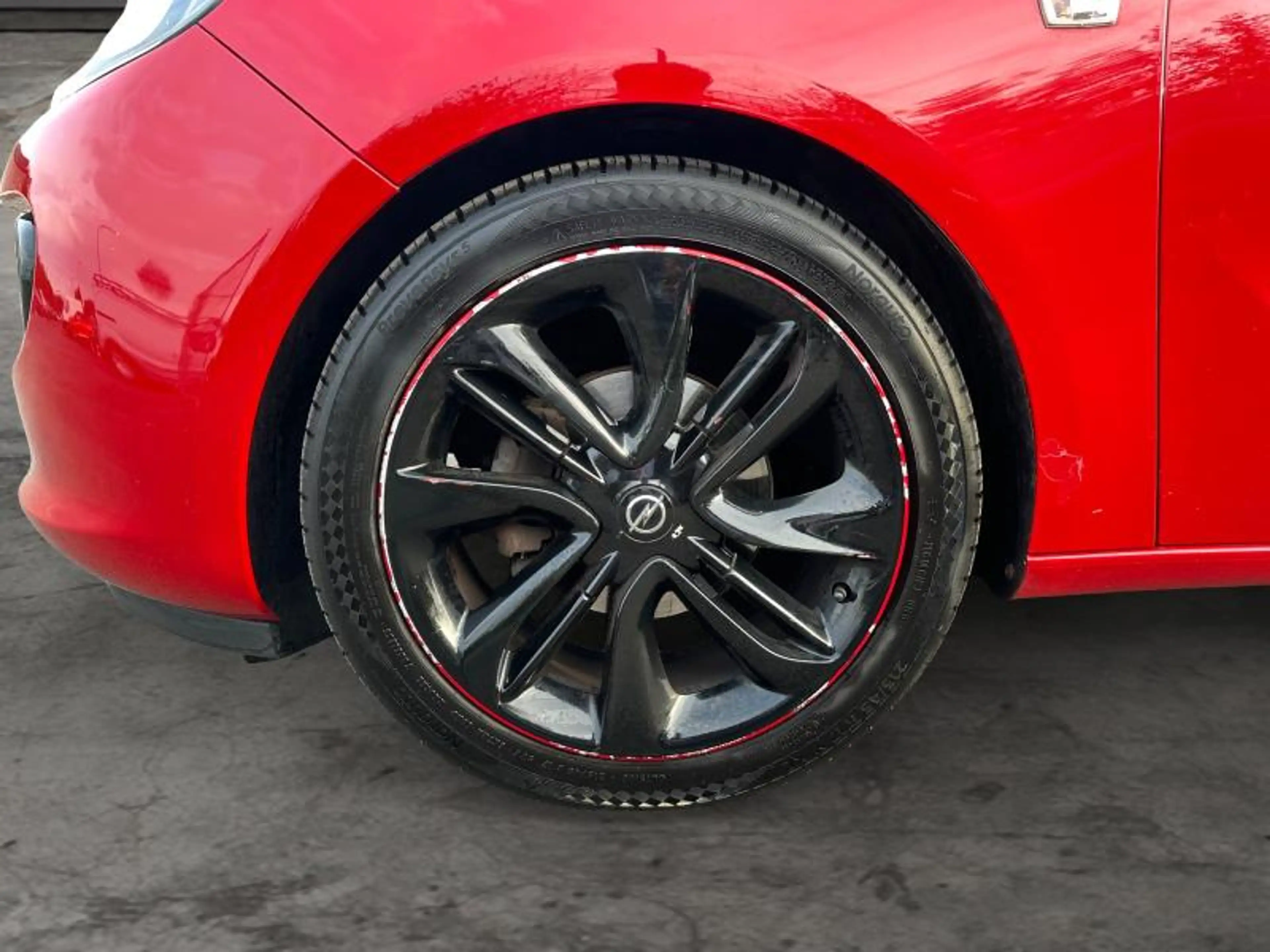 Opel Adam 1.0 90cv rouge 04/16 Airco Capteurs Bluetooth — photo 6