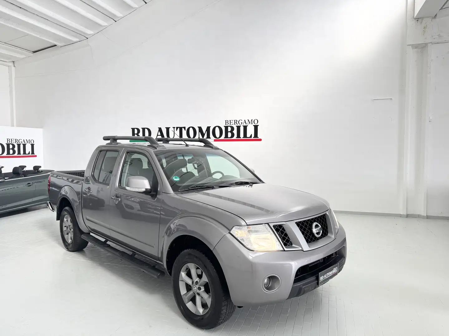 Nissan Navara Navara 2.5 dci d.cab Sport Platinum Grigio - 1