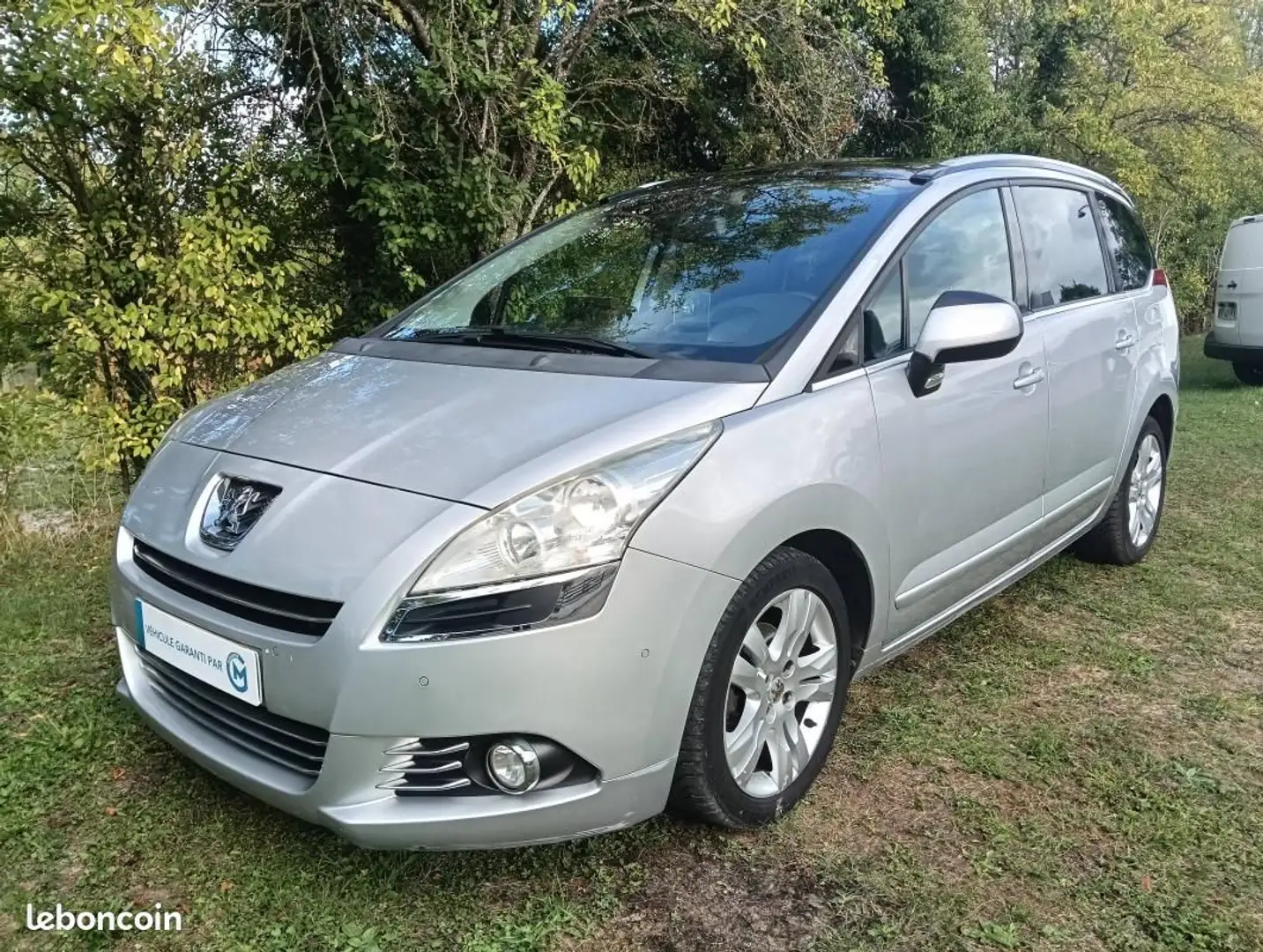 Peugeot 5008 1.6 HDi112 Allure 7places Révisé & garantie 12 mois Gris - 1