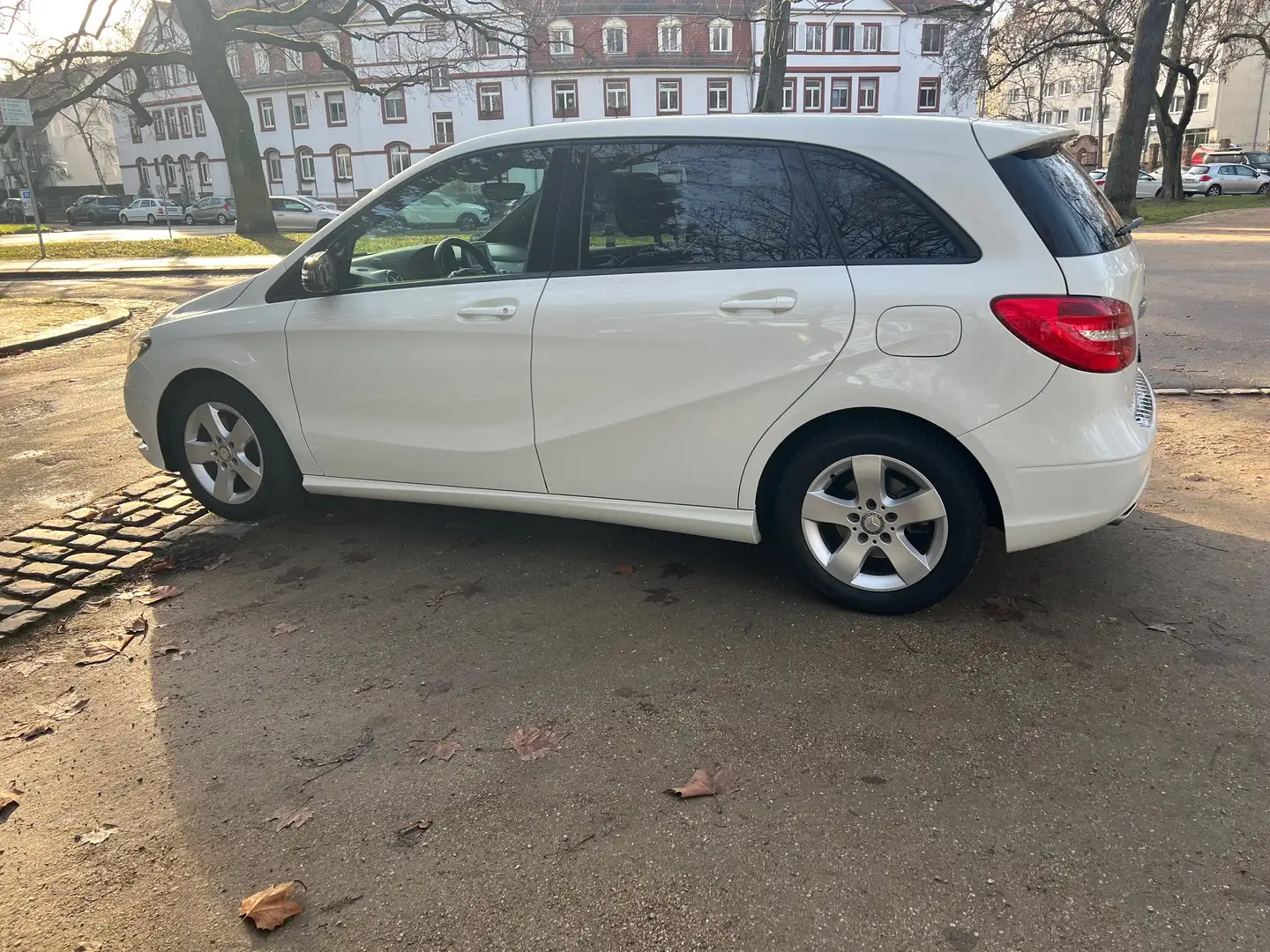 Mercedes-Benz B 200 B 200 CDI Automatik/Navi/Bi Xenon/PDC/1Hand Weiß - 1