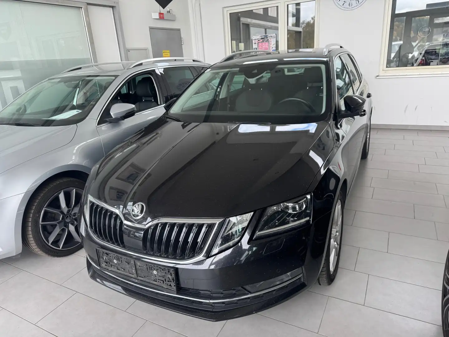 Skoda Octavia Octavia Combi 2,0 TDI Style DSG Style Schwarz - 1