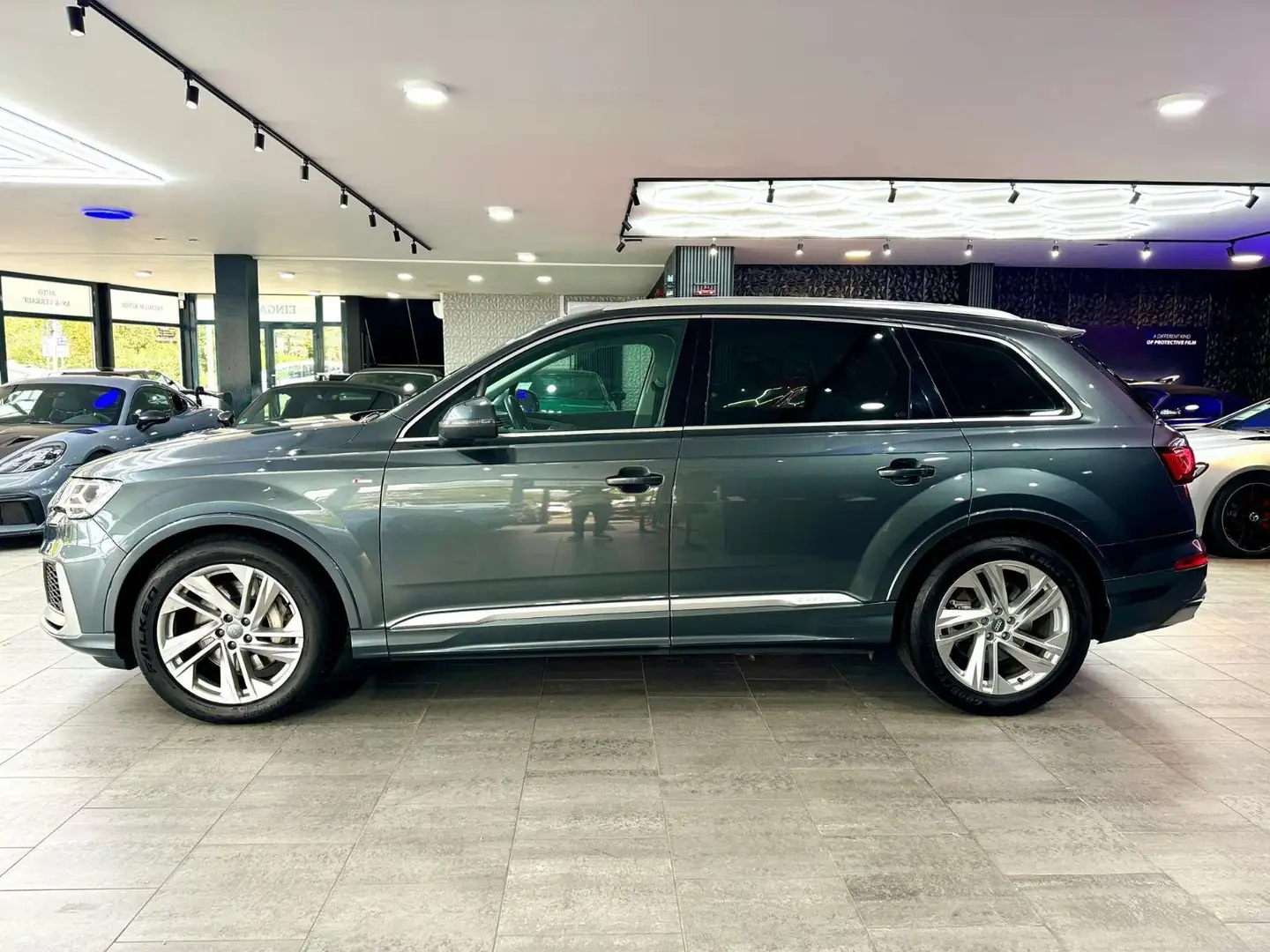 Audi Q7 50 TDI quattro S line +7 SITZER Grau - 2