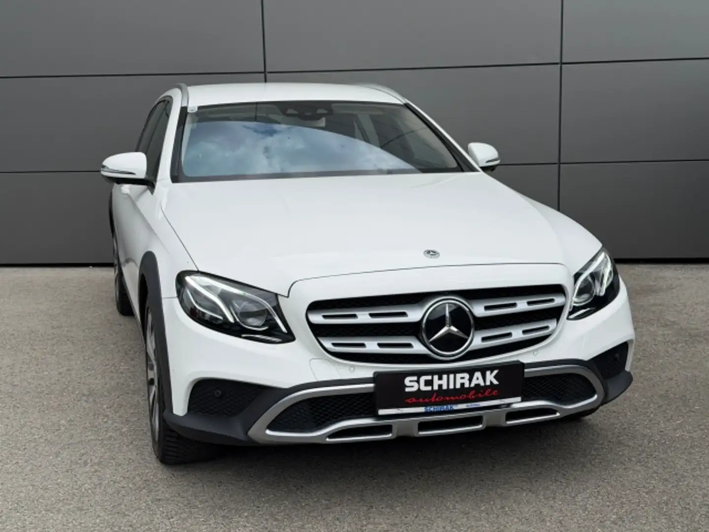 Mercedes-Benz E 220 T All-Terrain 4MATIC Aut. Weiß - 2