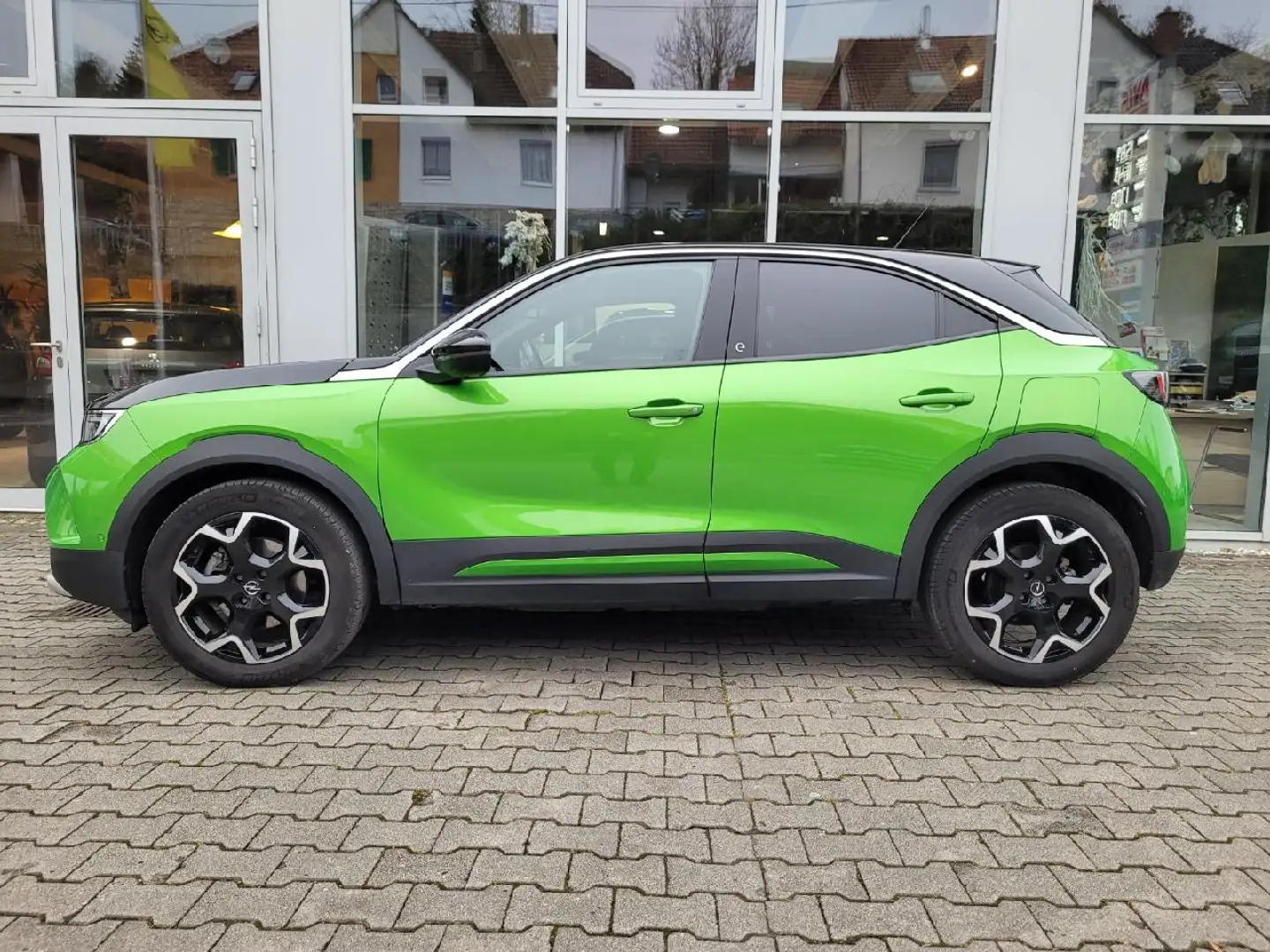 Opel Mokka-E e Ultimate Grün - 1