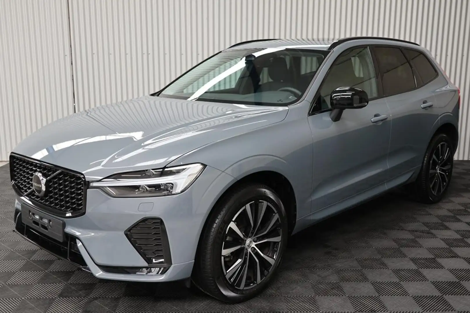 Volvo XC60 B4 Benzine Mild-Hybrid Plus Dark Trekhaak Pano ACC Grau - 1