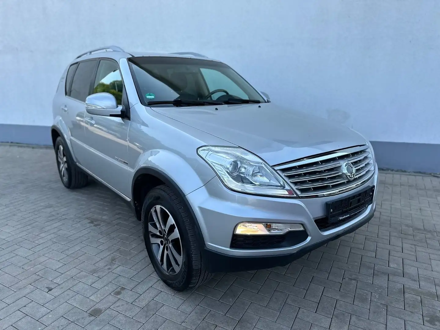 SsangYong Rexton Rexton W Sapphire 4WD Grau - 1