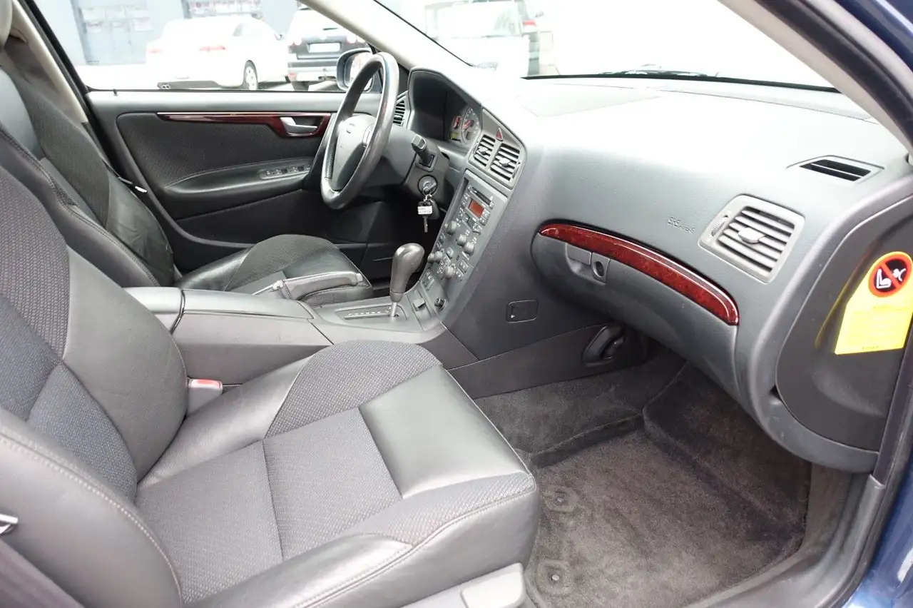 Volvo S60 Lim. 2.4*AUTOMATIK*KLIMA*SHZ*TEMPOMAT*TÜV+SE, foto 10