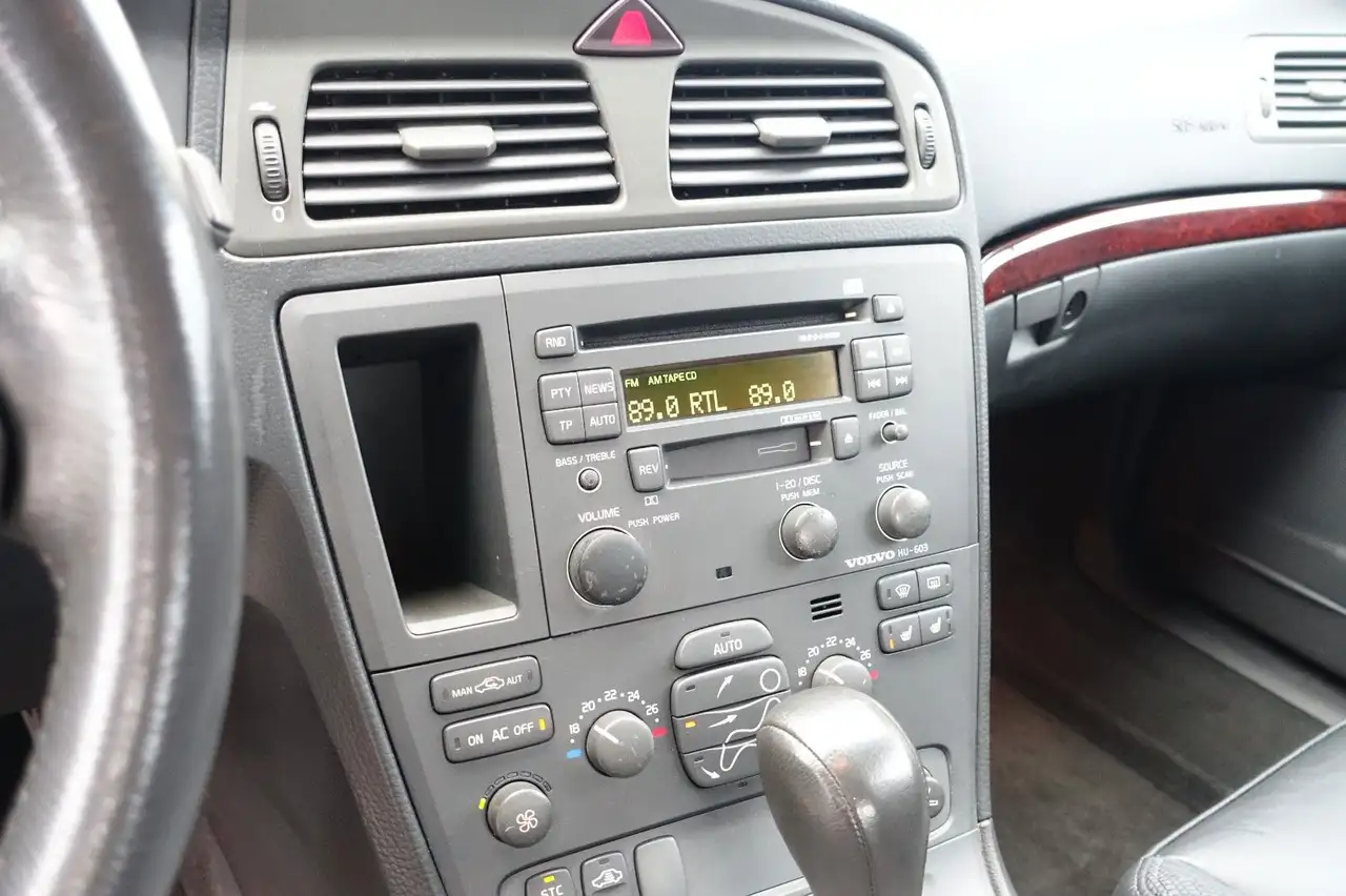 Volvo S60 Lim. 2.4*AUTOMATIK*KLIMA*SHZ*TEMPOMAT*TÜV+SE, foto 9