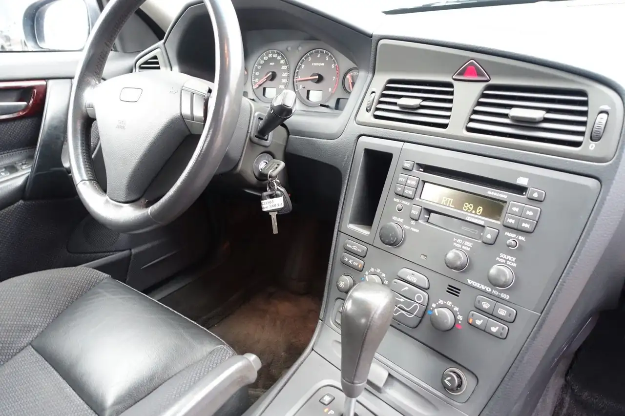 Volvo S60 Lim. 2.4*AUTOMATIK*KLIMA*SHZ*TEMPOMAT*TÜV+SE, foto 11