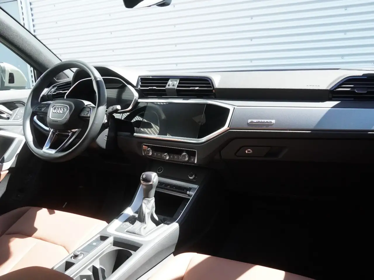 Audi Q3 снимка Audi Q3