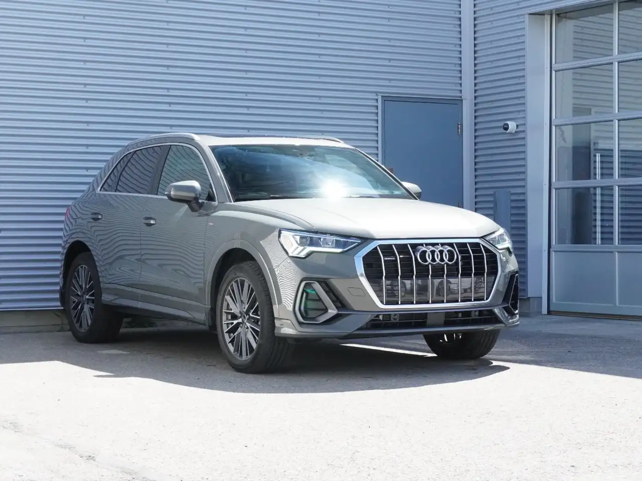 Audi Q3 снимка Audi Q3