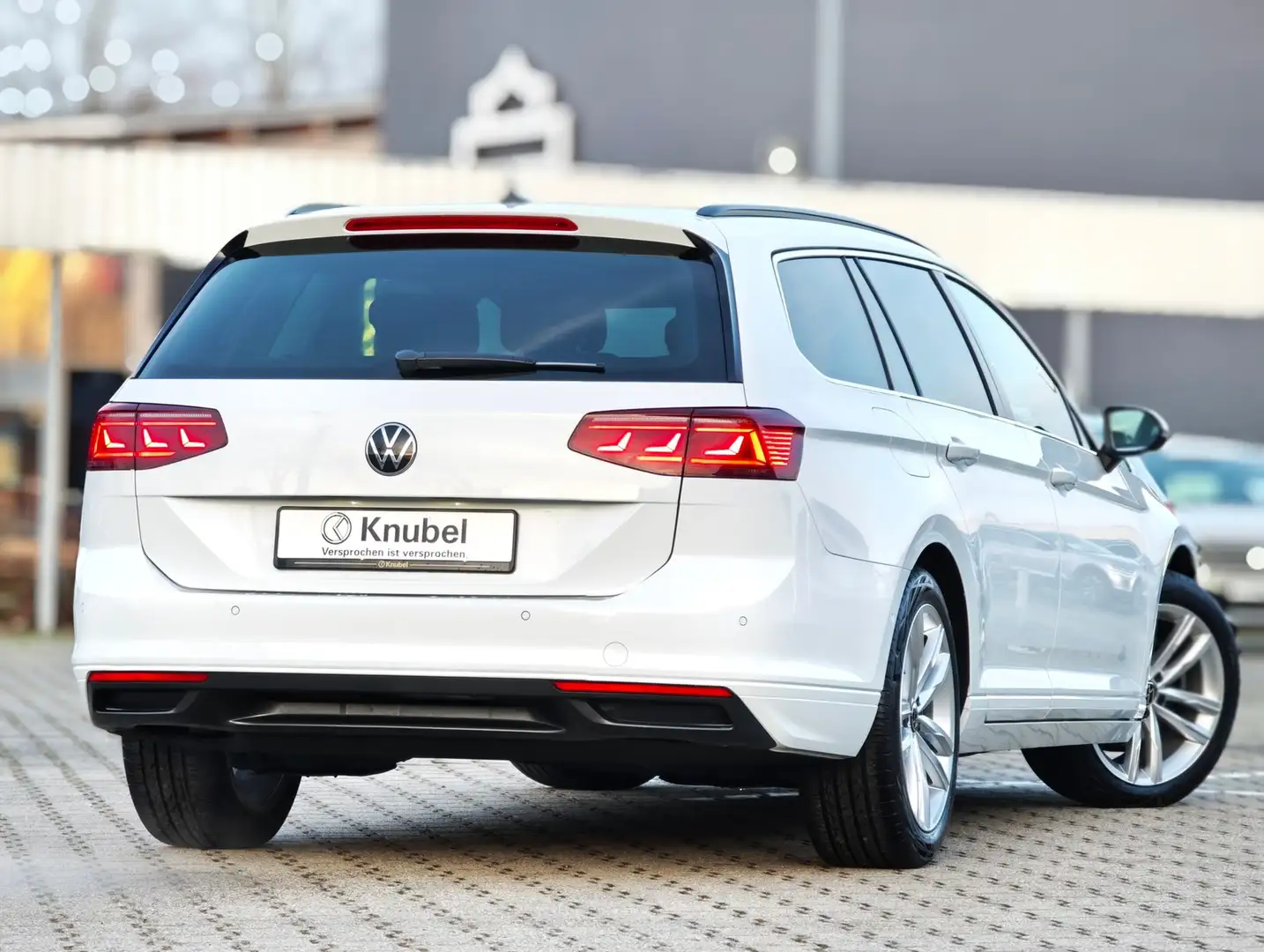 Volkswagen Passat Variant Business 2.0 TDI DSG AHK*Matrix LED*AHK*Pano*18... Weiß - 2