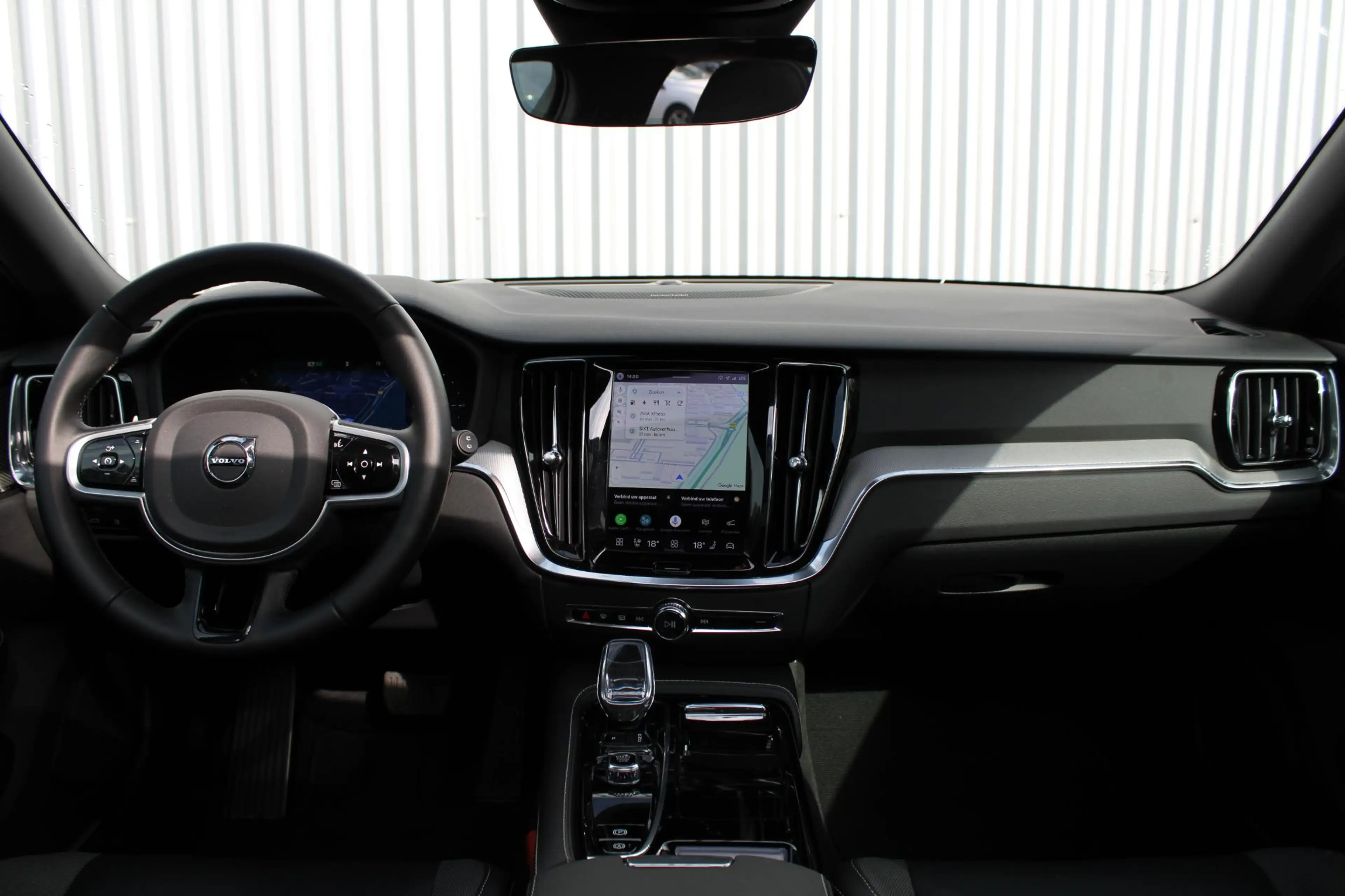 Volvo V60 2.0 T8 Plug-in hybrid AWD Plus Dark | Panoramadak — photo 14