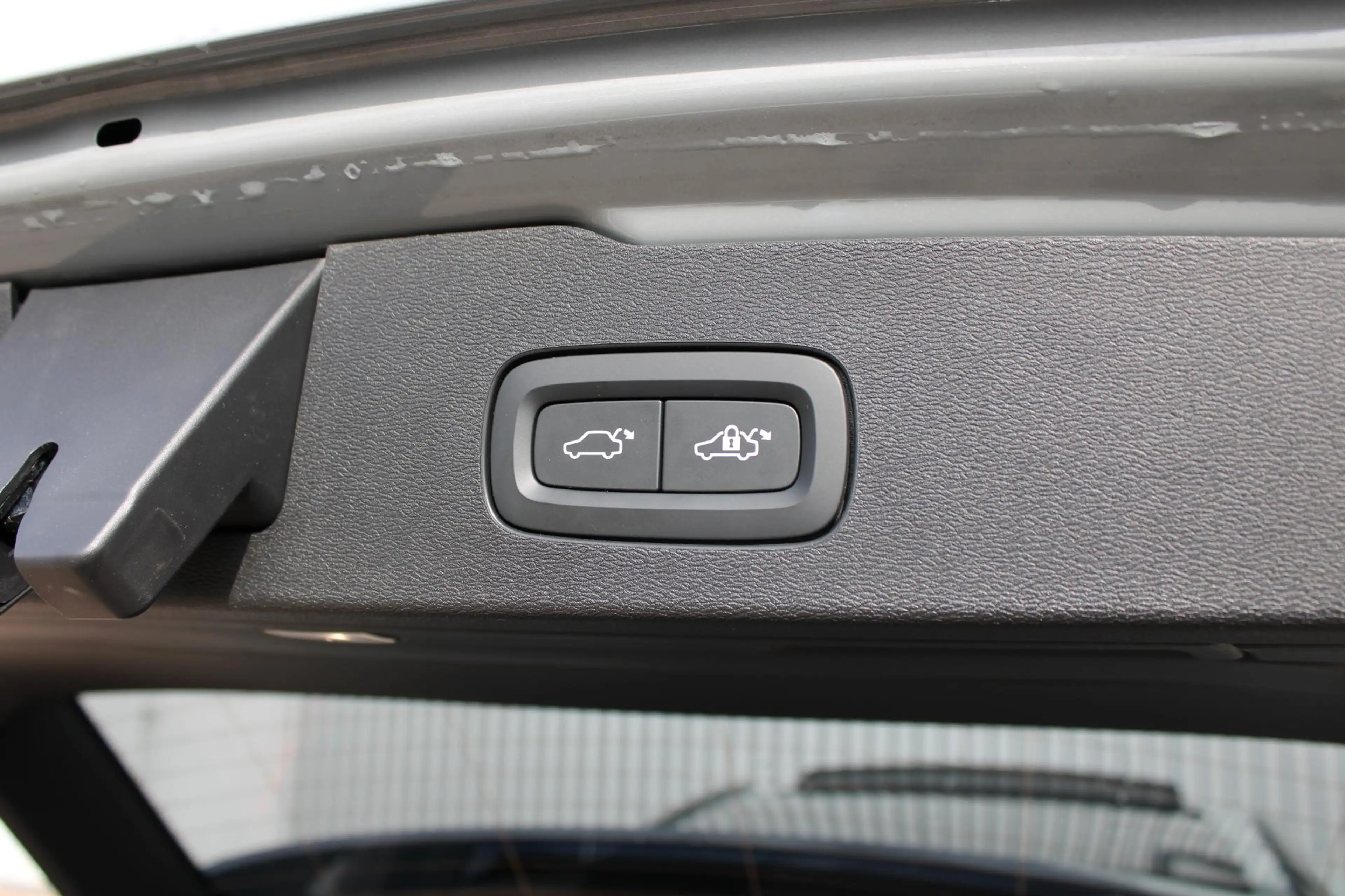 Volvo V60 2.0 T8 Plug-in hybrid AWD Plus Dark | Panoramadak — photo 11