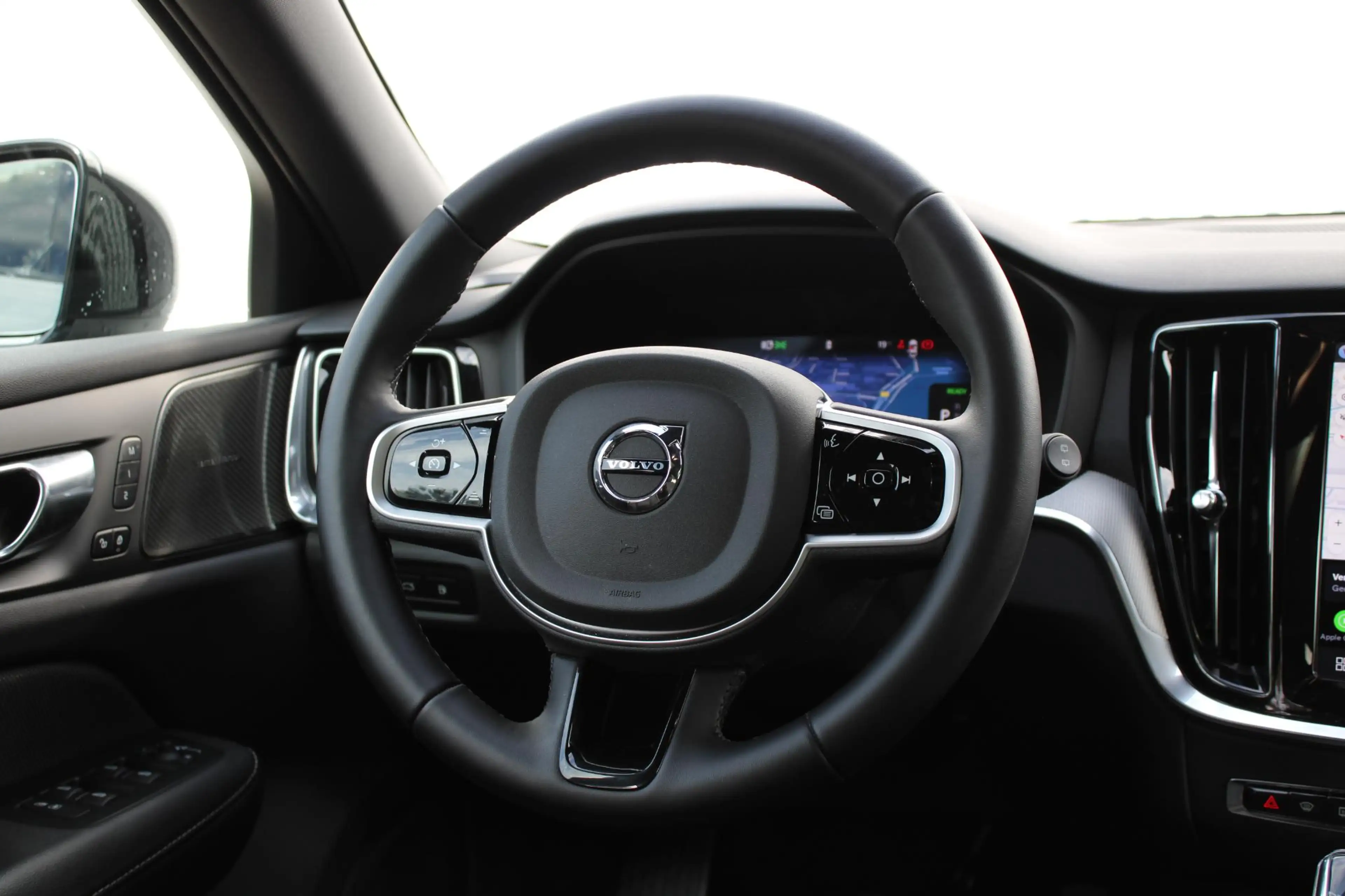 Volvo V60 2.0 T8 Plug-in hybrid AWD Plus Dark | Panoramadak — photo 15