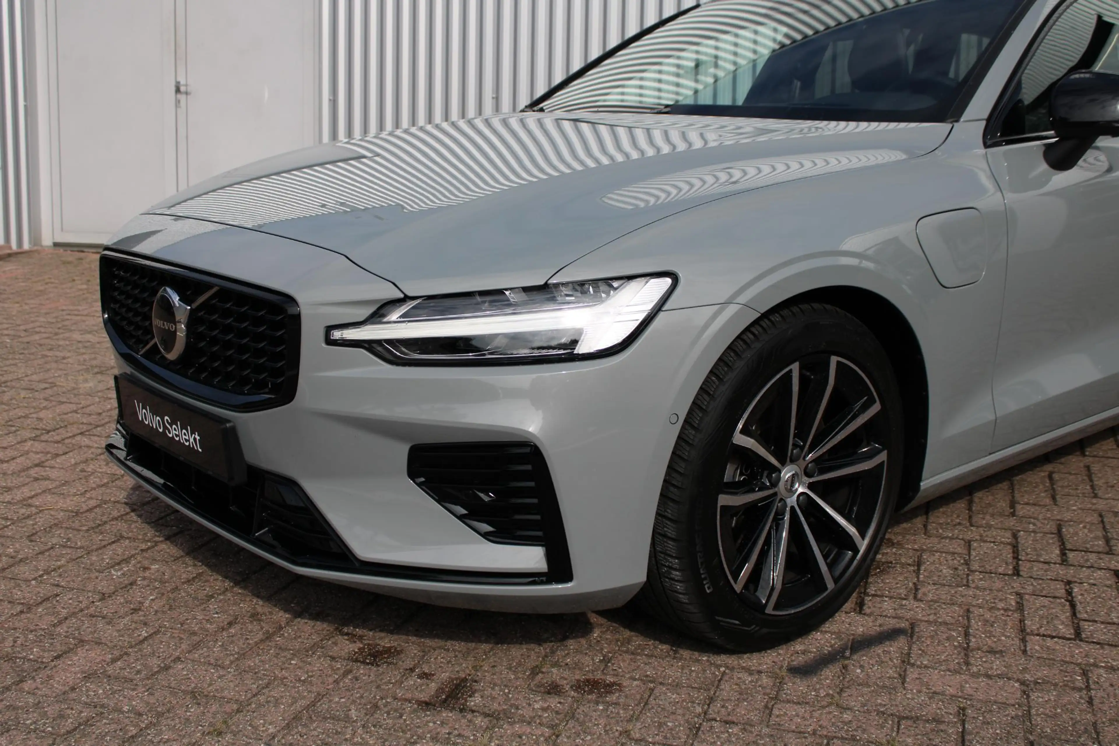 Volvo V60 2.0 T8 Plug-in hybrid AWD Plus Dark | Panoramadak — photo 2
