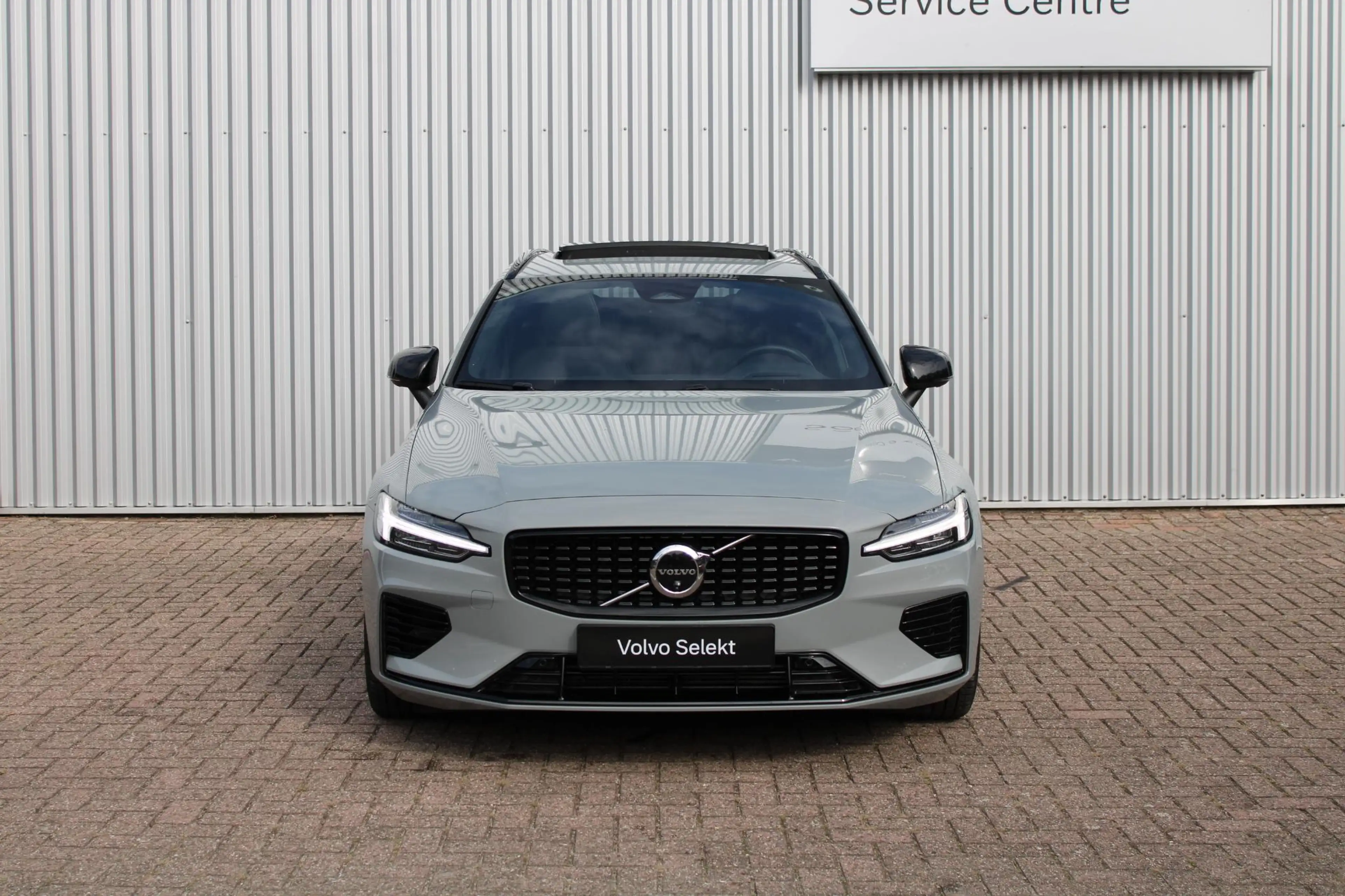 Volvo V60 2.0 T8 Plug-in hybrid AWD Plus Dark | Panoramadak — photo 3