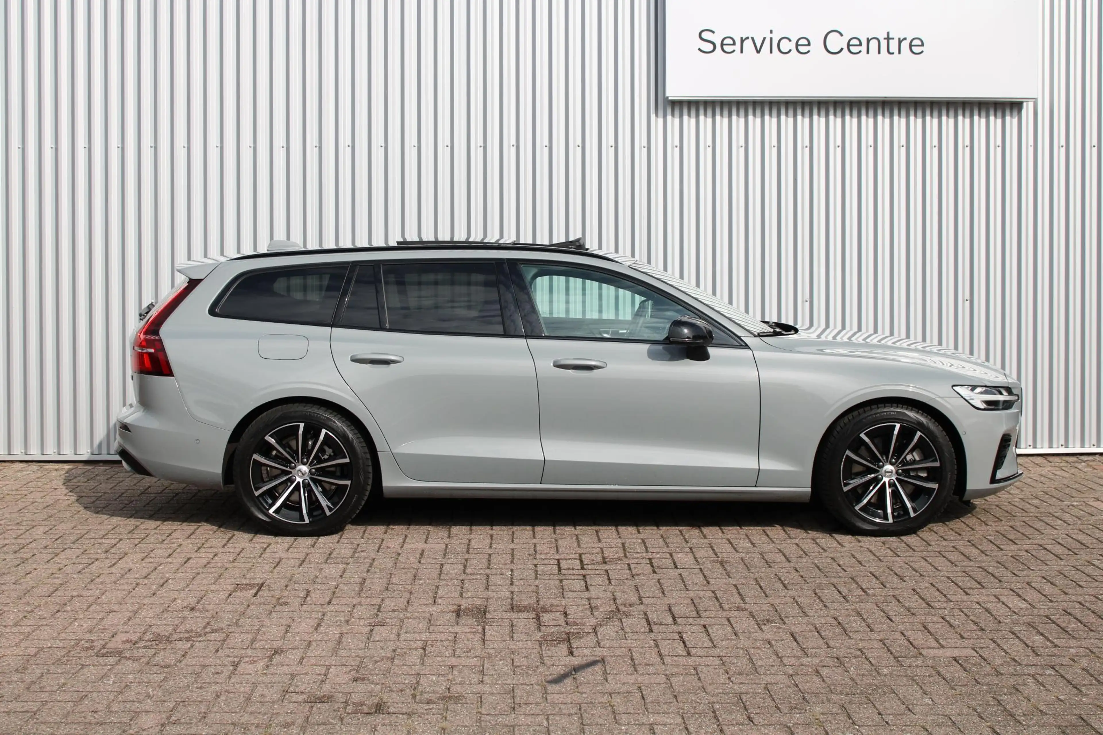 Volvo V60 2.0 T8 Plug-in hybrid AWD Plus Dark | Panoramadak — photo 6