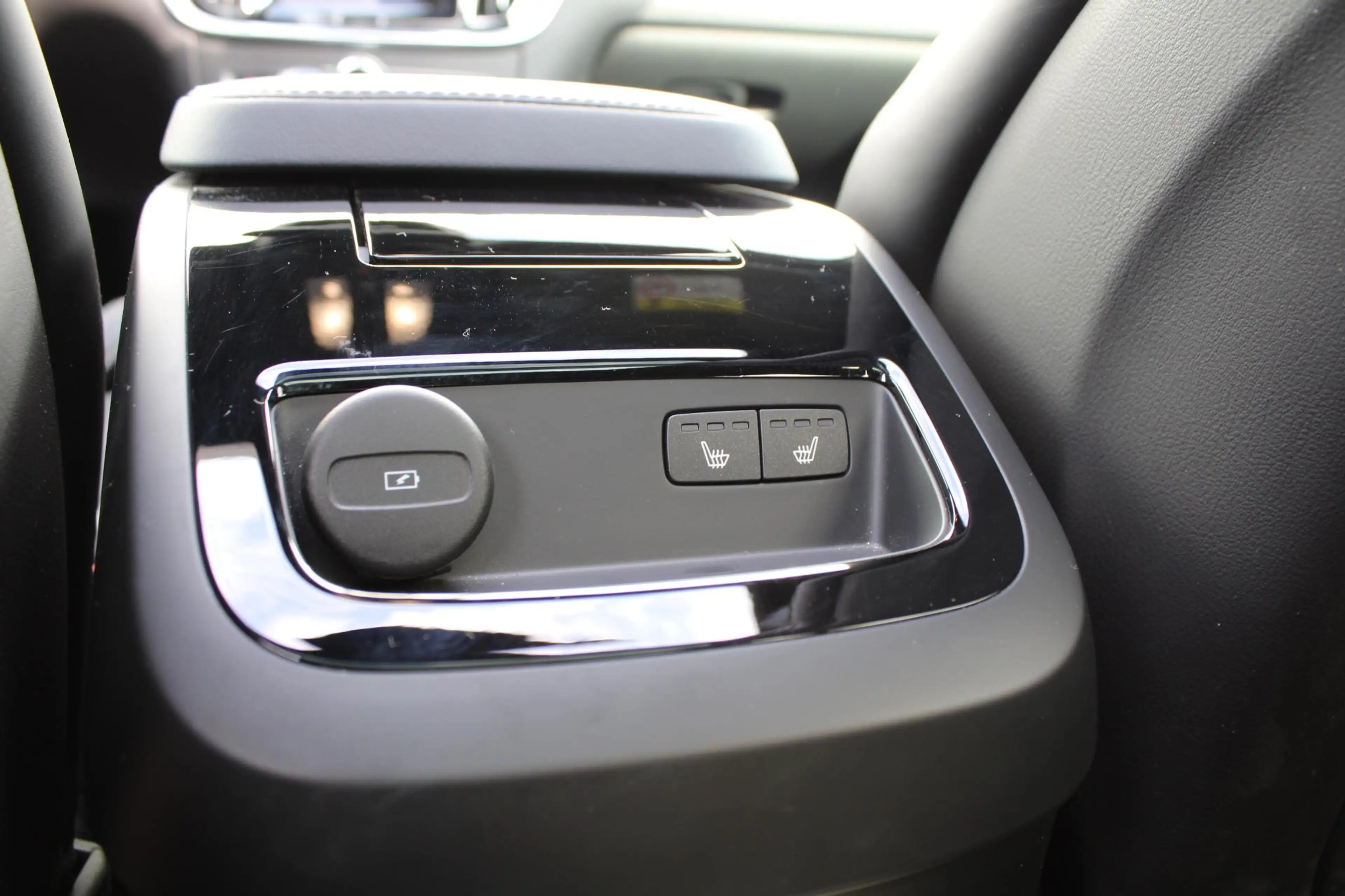 Volvo V60 2.0 T8 Plug-in hybrid AWD Plus Dark | Panoramadak — photo 13
