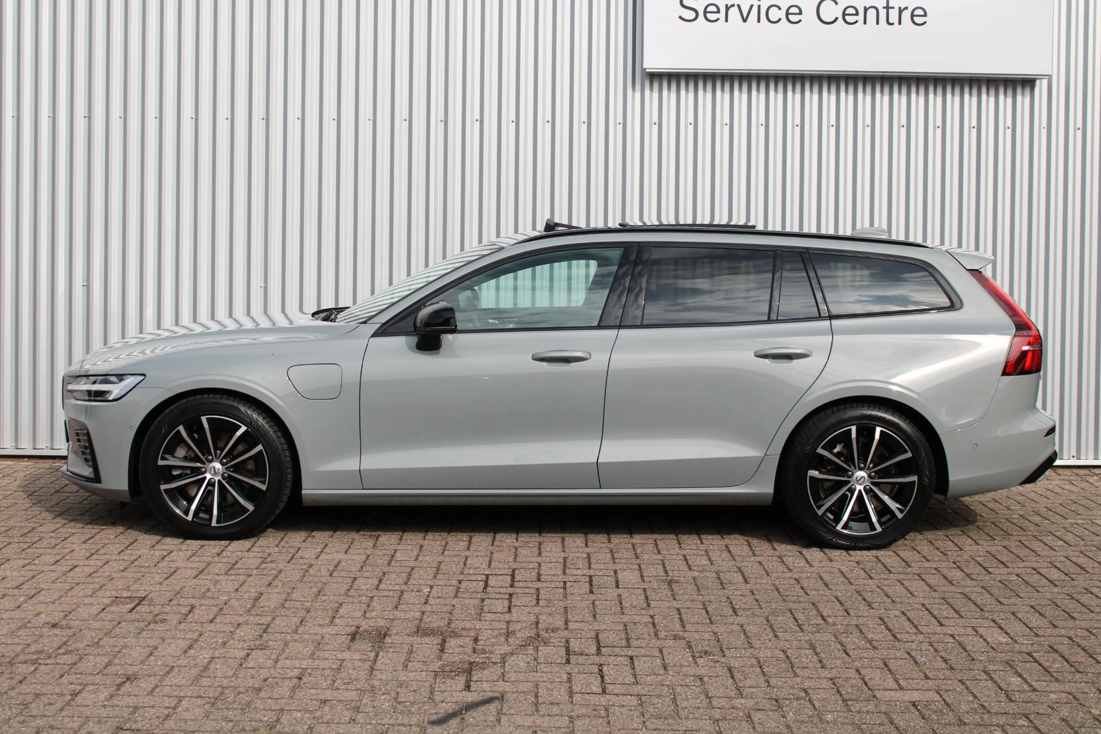 Volvo V60 2.0 T8 Plug-in hybrid AWD Plus Dark | Panoramadak — photo 4