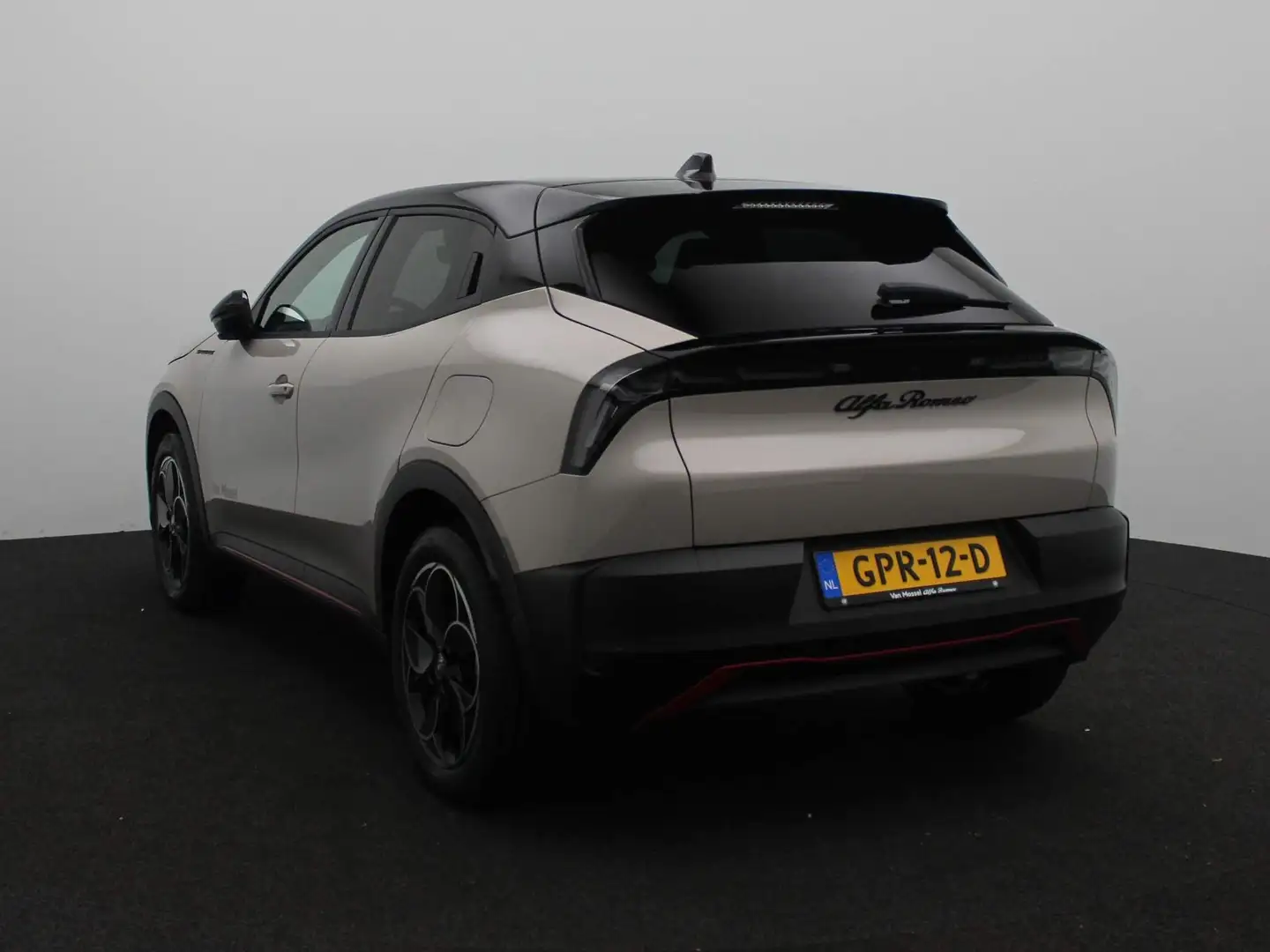 Alfa Romeo Junior Elettrica Speciale 54 kWh | Sabelt stoelen | Apple Gri - 2