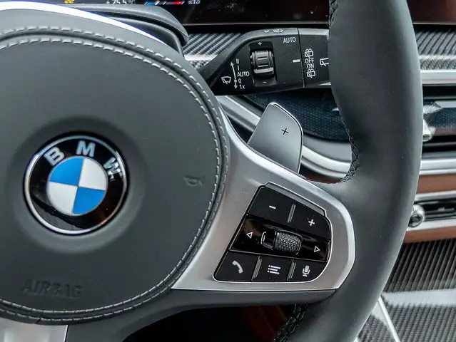 BMW X7 view 13