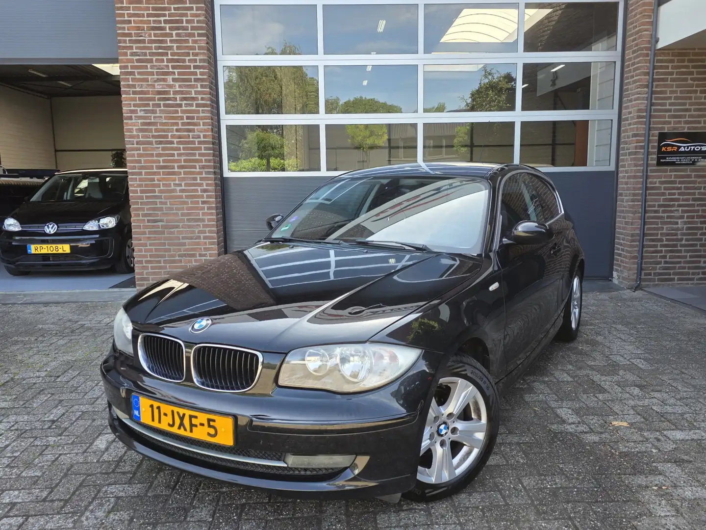 BMW 116 1-serie 116i Business Line|Airco|Cruise|Lm velgen| Zwart - 1