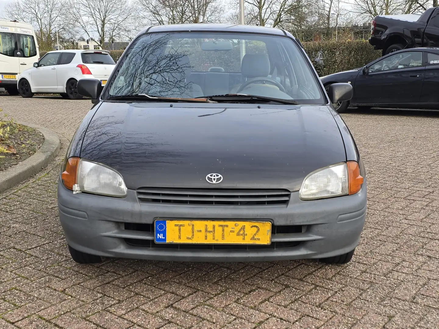 Toyota Starlet 1.3-16V Black Apk Noir - 2