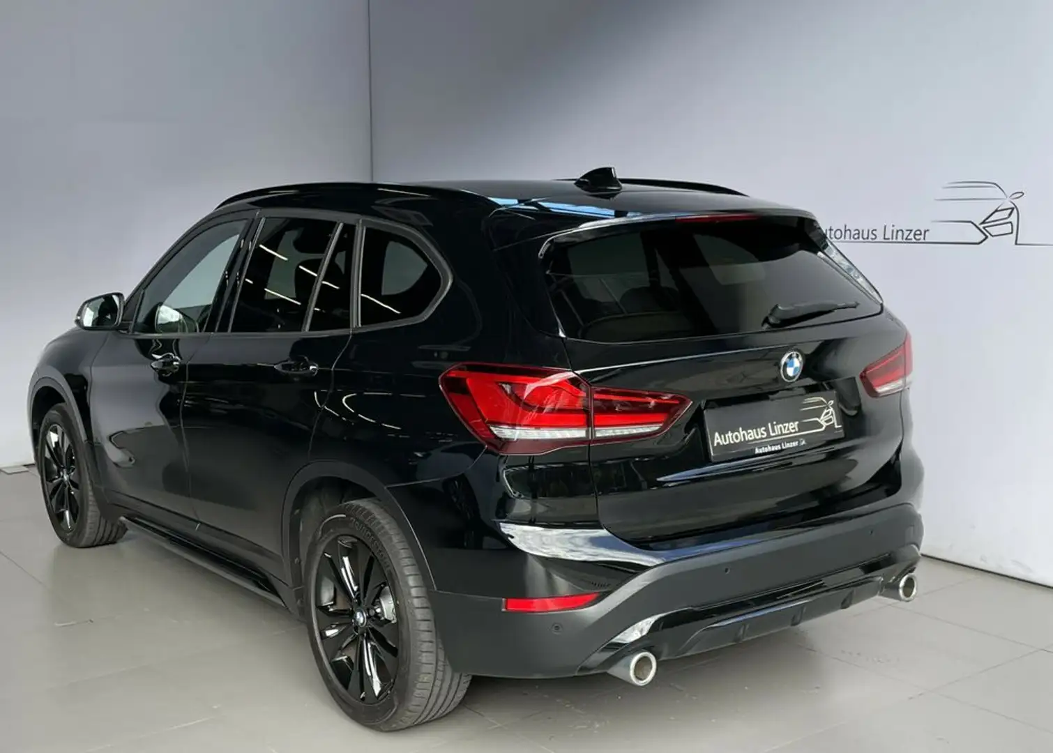 BMW X1 xDrive18d *LED*Kamera*Sportsitze*AmbienteB*DAB* Schwarz - 2