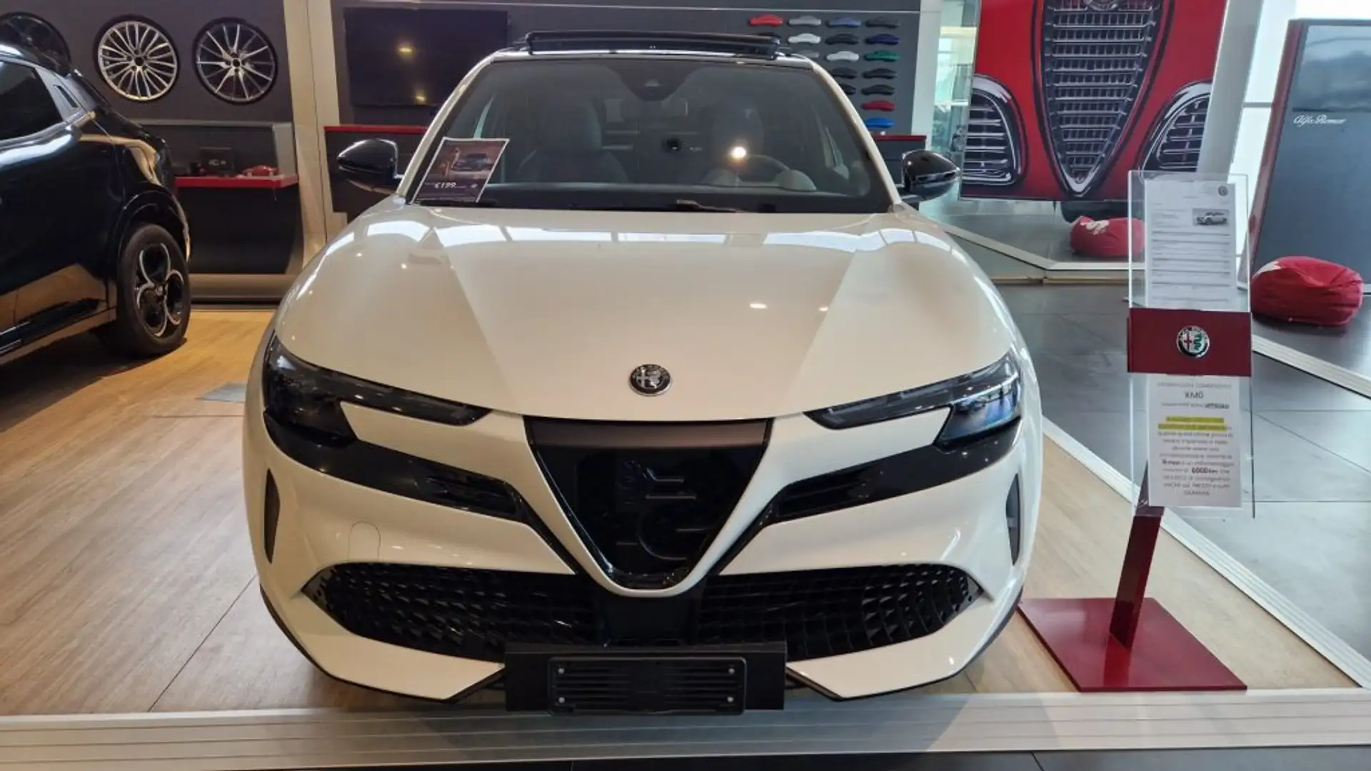 Alfa Romeo Junior 156 CV BEV Speciale + TETTO APRIBILE Bianco - 1