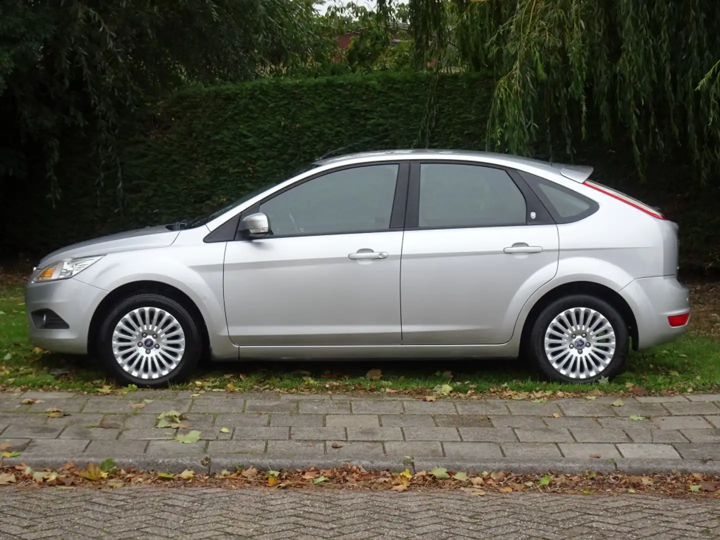 Ford Focus 1.6 Ghia met Navi en Aicro Grijs - 2