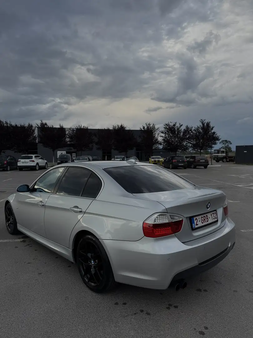 BMW 325 325iA - 1