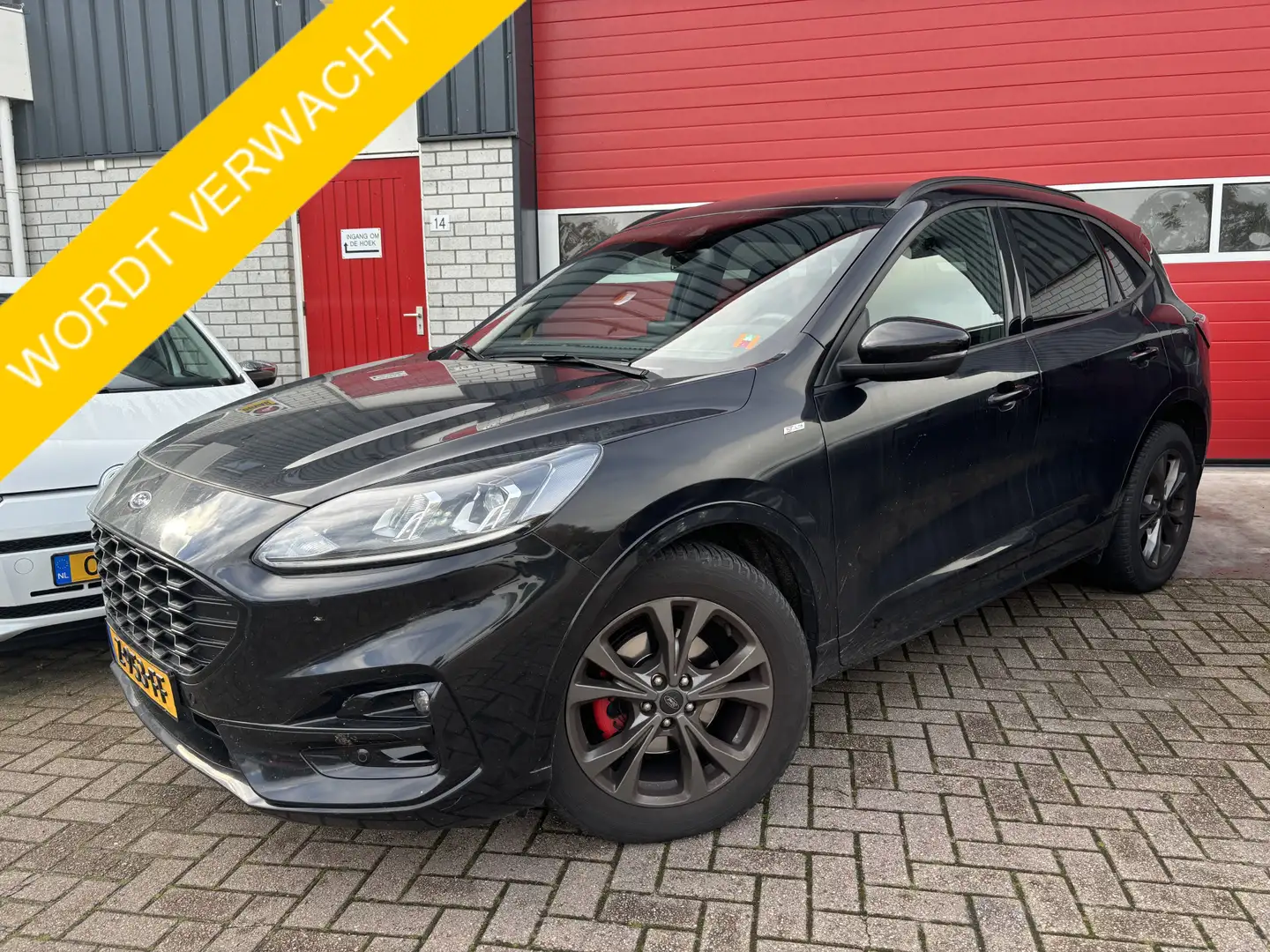 Ford Kuga 1.5 ST-LIne DIESEL / 1500KG TREKKEN / AUTOMAAT / Zwart - 1