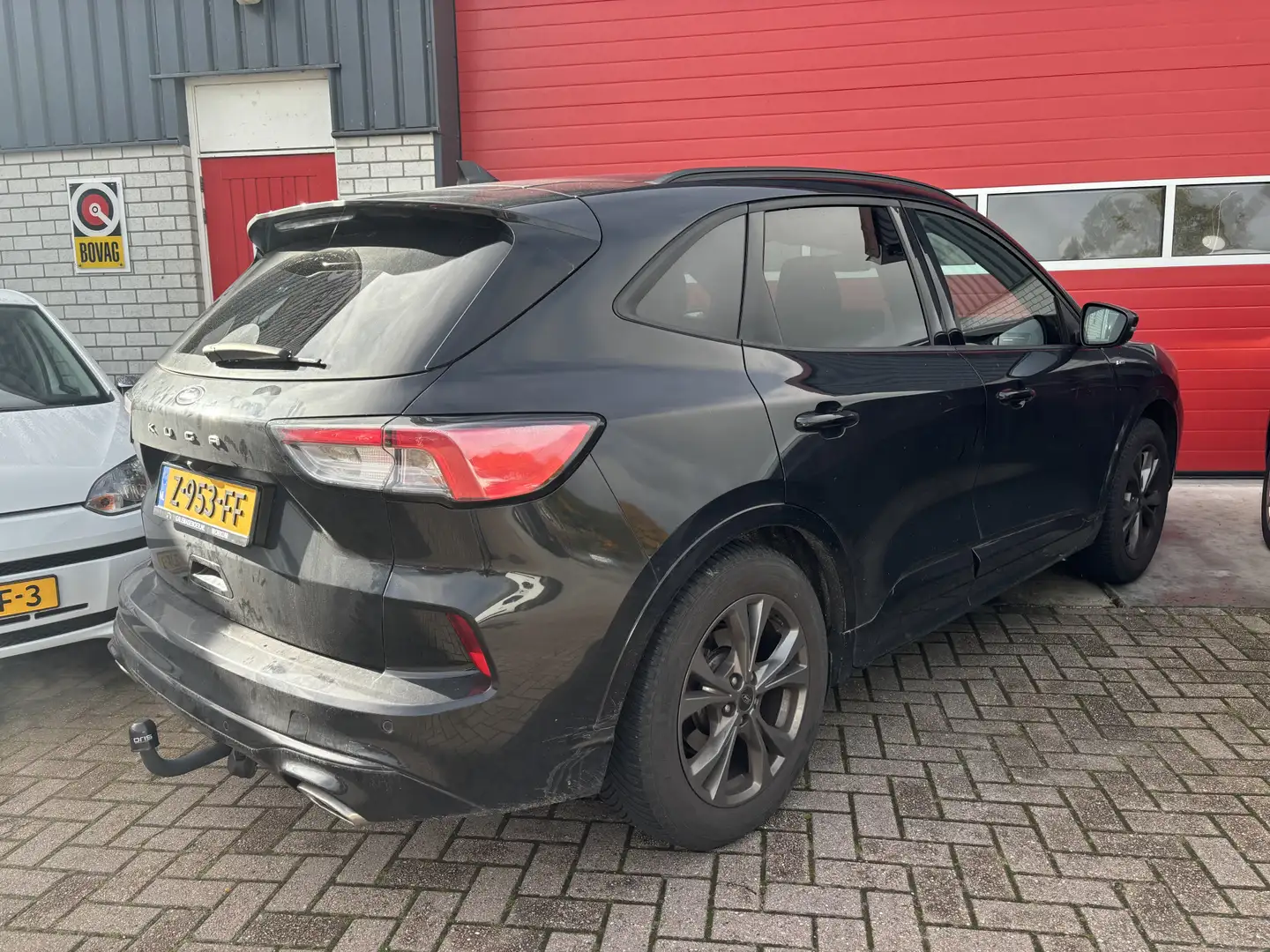 Ford Kuga 1.5 ST-LIne DIESEL / 1500KG TREKKEN / AUTOMAAT / Zwart - 2